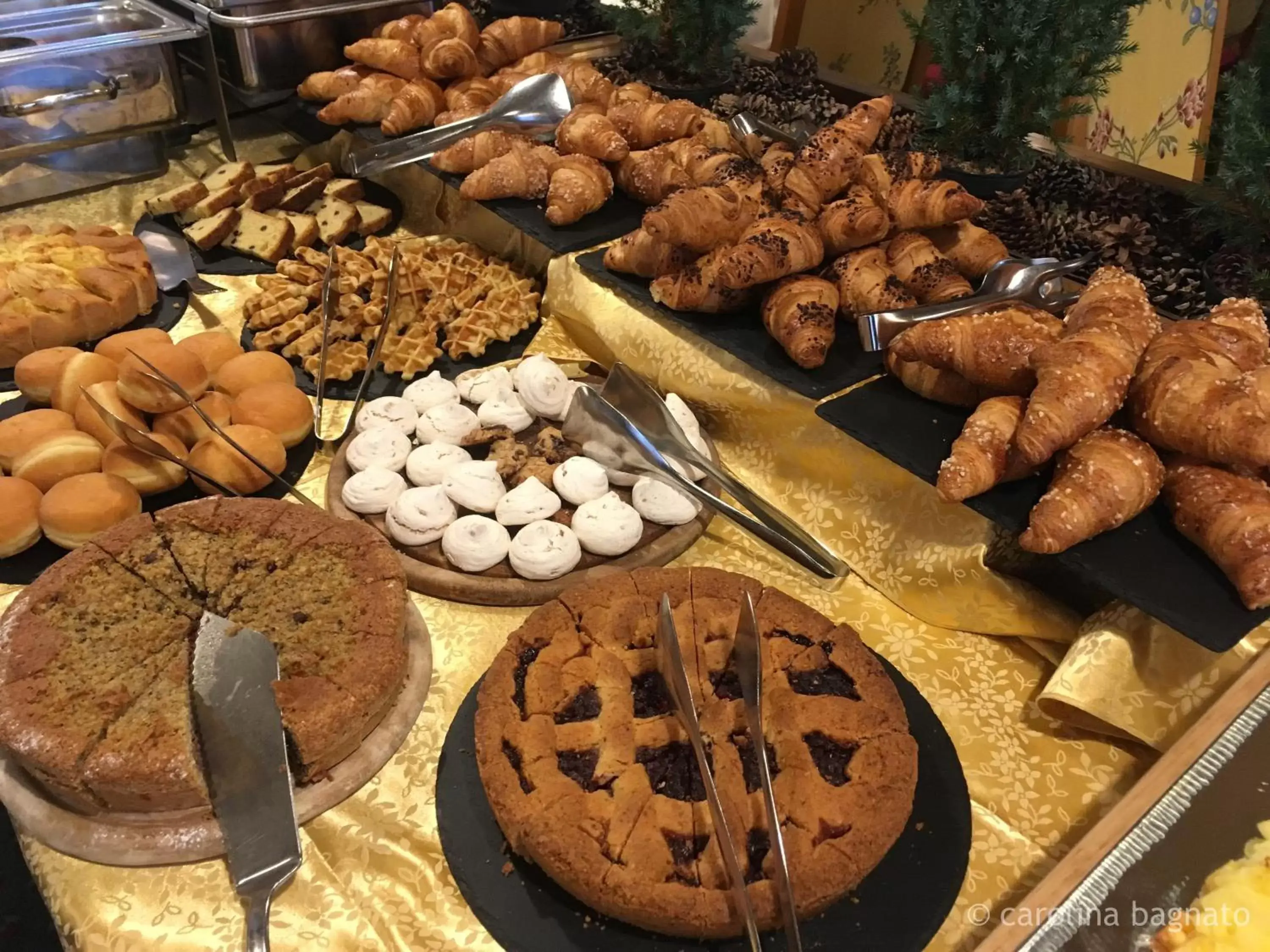 Buffet breakfast, Food in Residence Antares