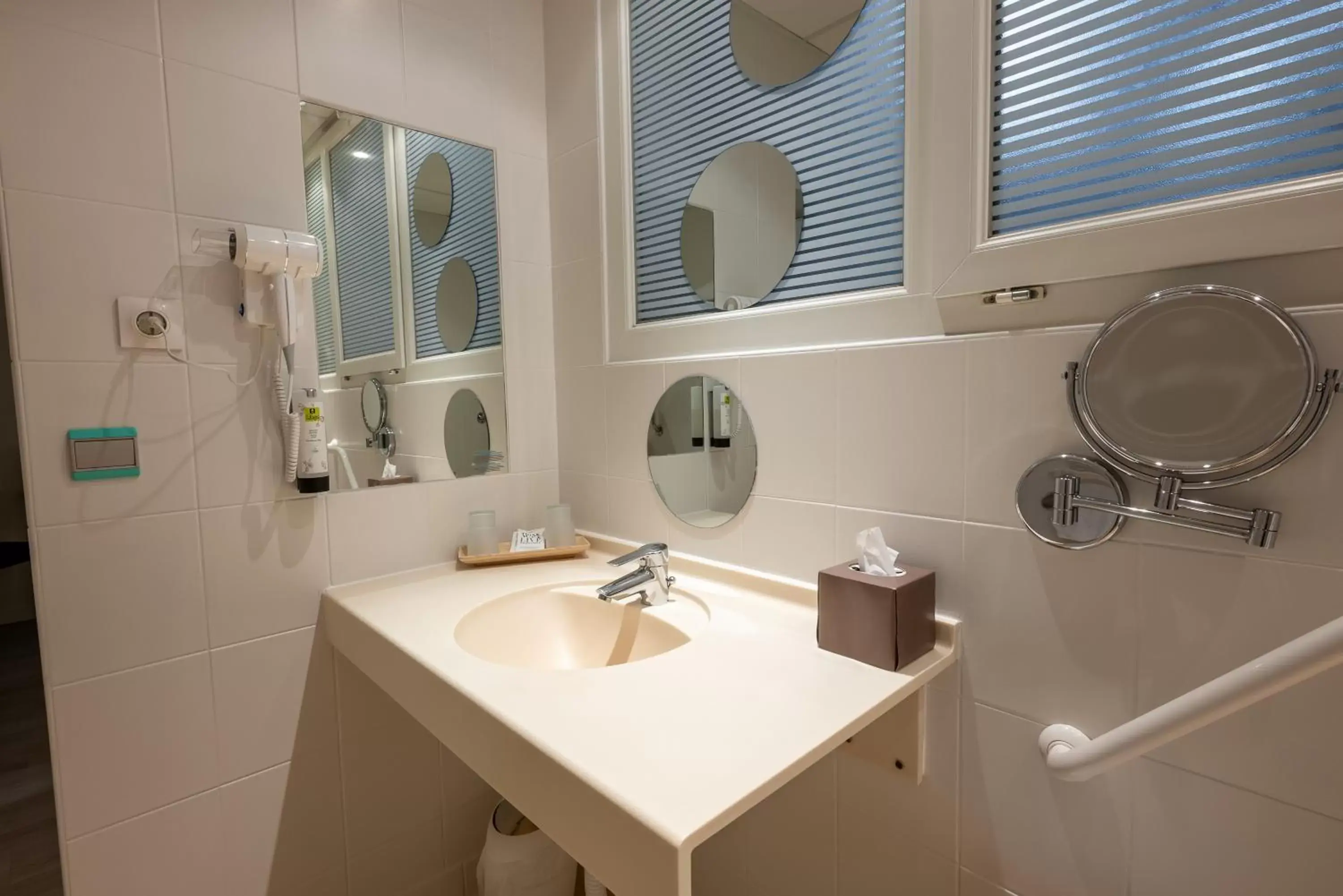 Bathroom in Logis Hôtel Rêve de Sable