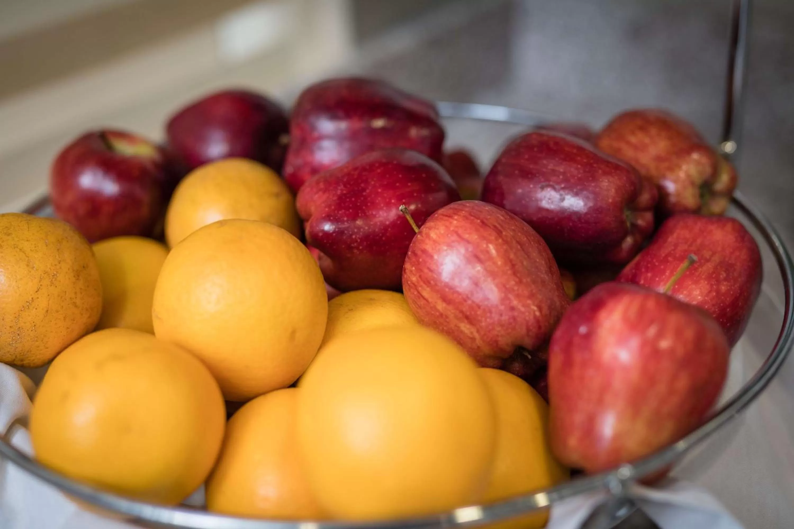 Dining area in Hampton Inn San Francisco Airport