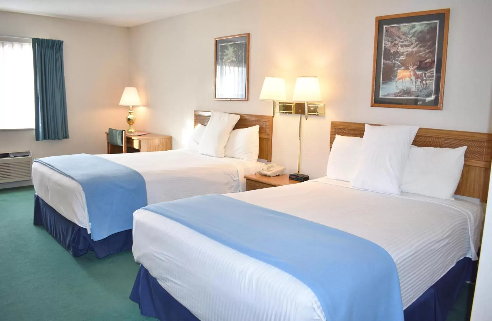 Bed in Americas Best Value Inn & Suites - Tahquamenon Country