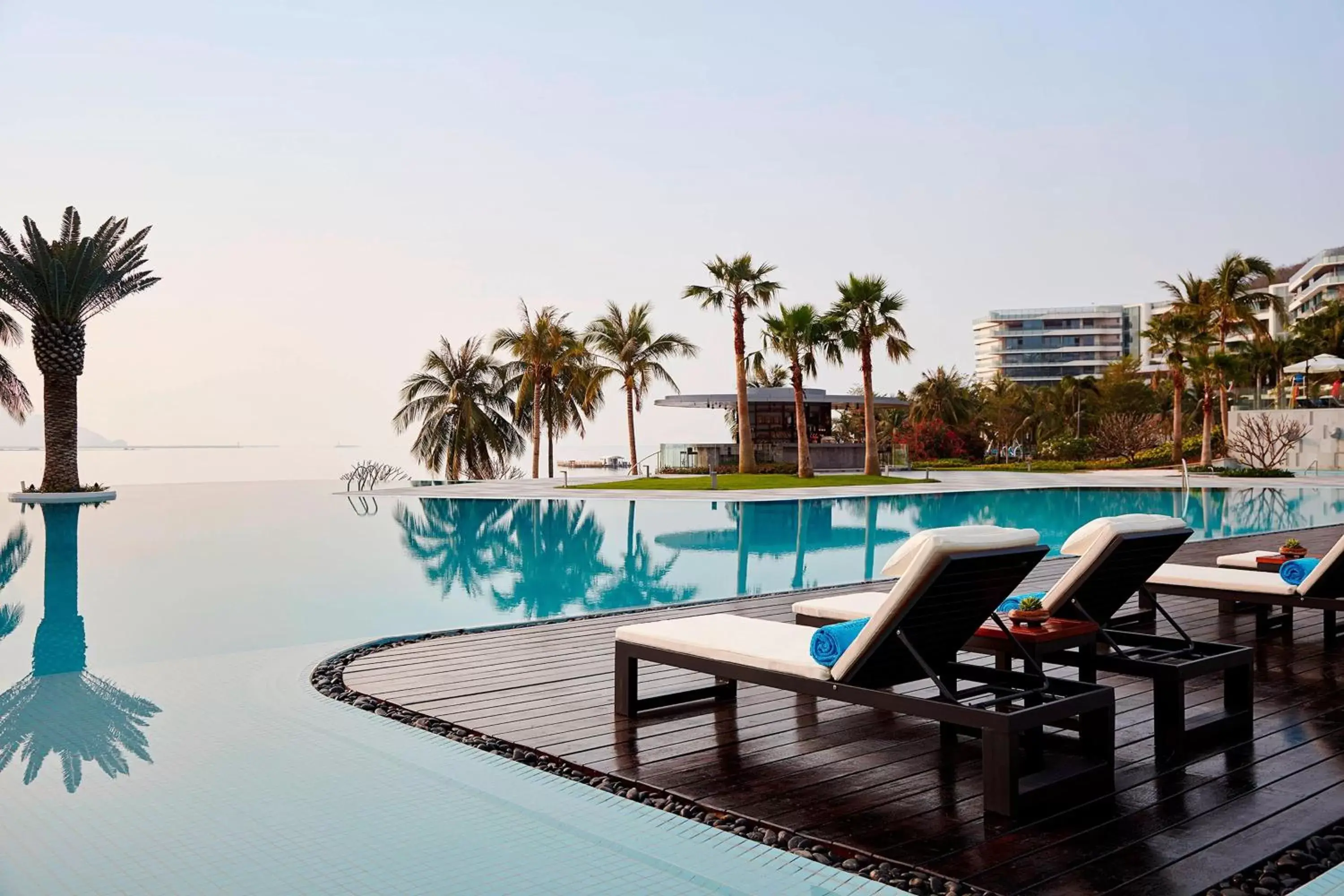 Swimming Pool in The Shanhaitian Resort Sanya, Autograph Collection