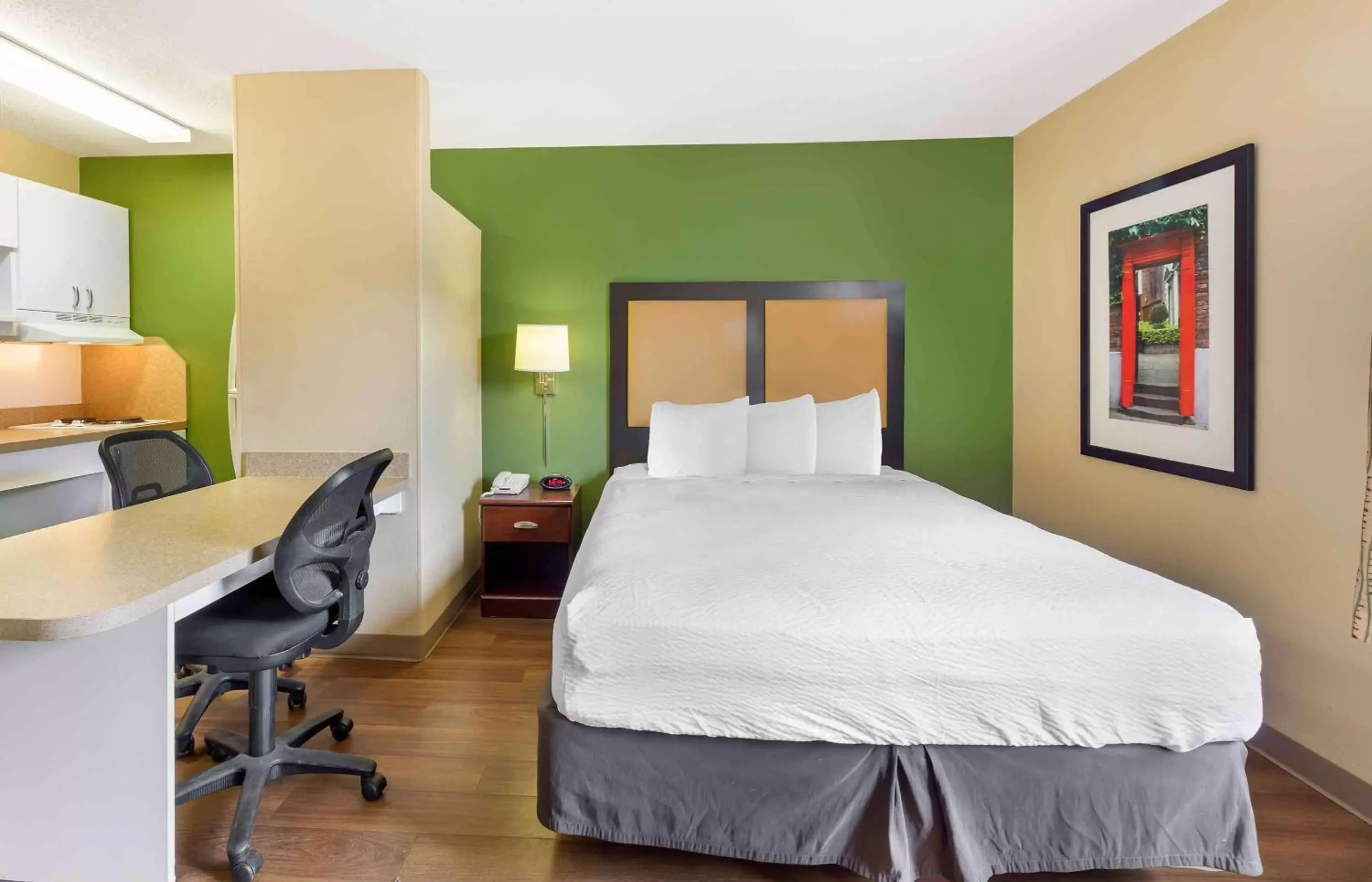 Bedroom, Bed in Extended Stay America Suites - Akron - Copley - East