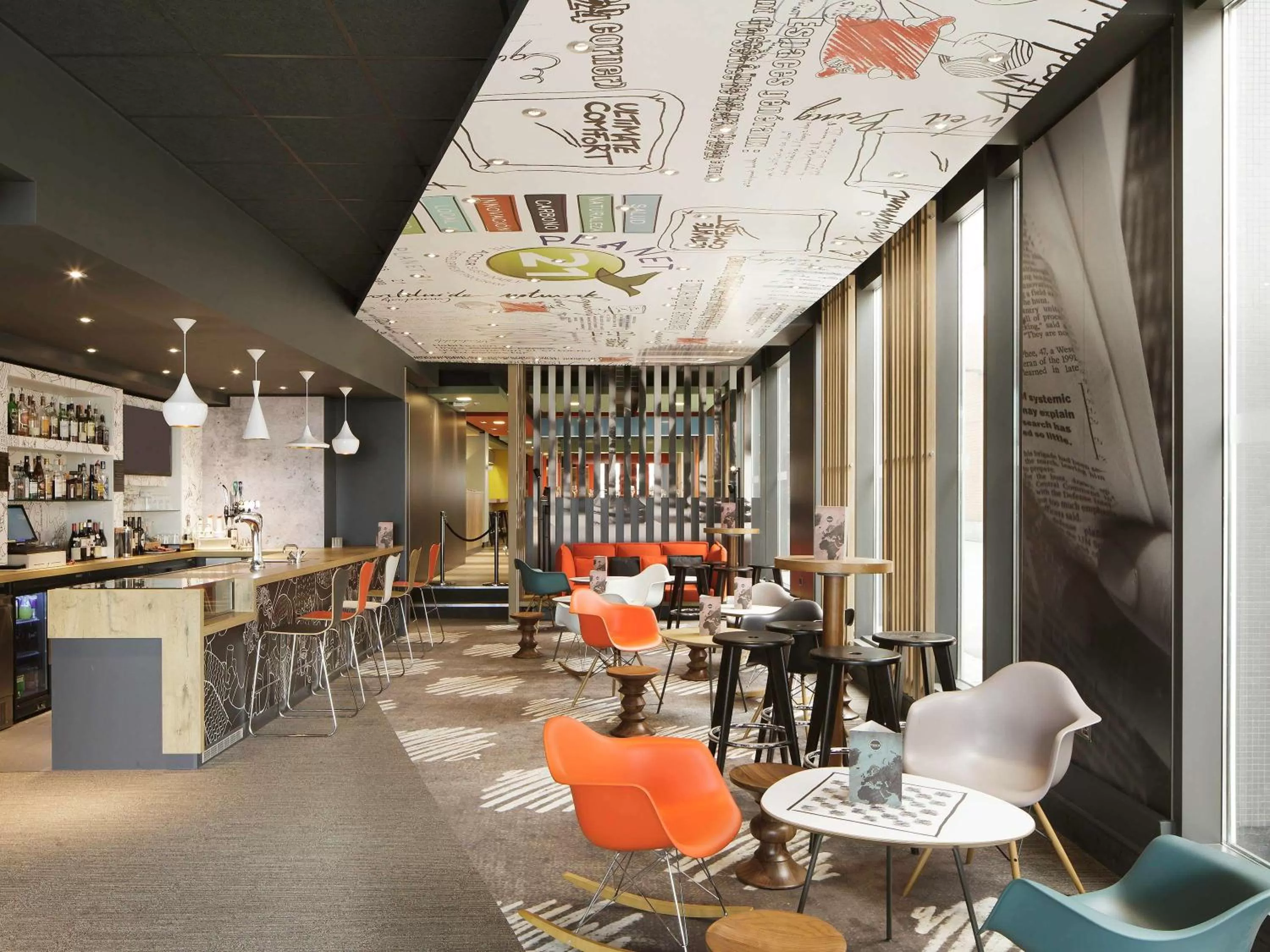 Lounge or bar in ibis London Excel-Docklands