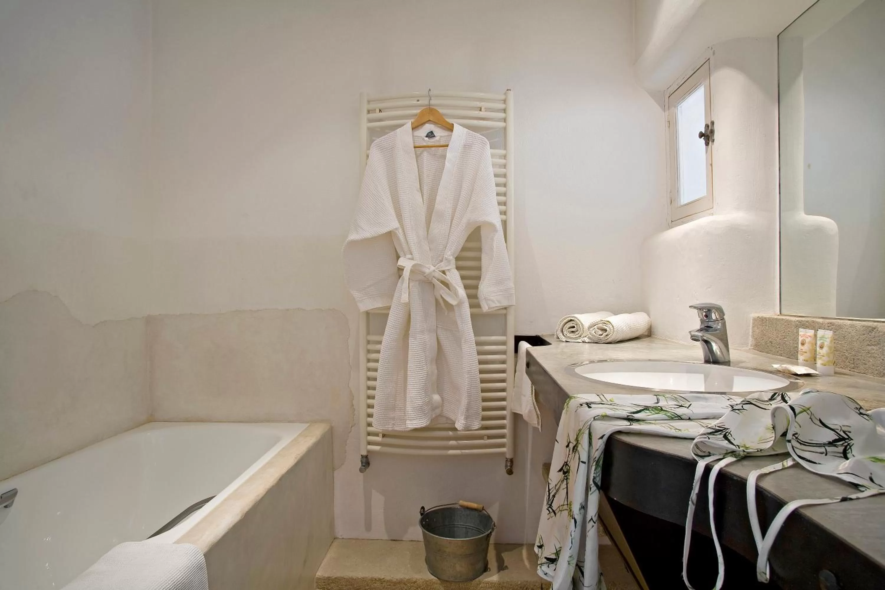 Bathroom, Bed in Lodge Sainte Helene Adult only