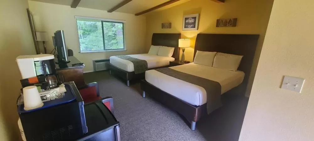 Two Queen Beds in Packwood Lodge & Cabins