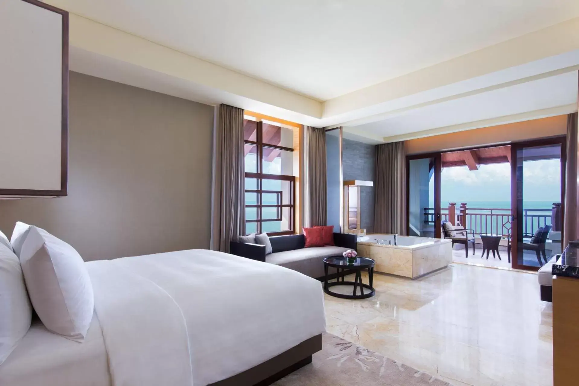 Bed in Haikou Marriott Hotel