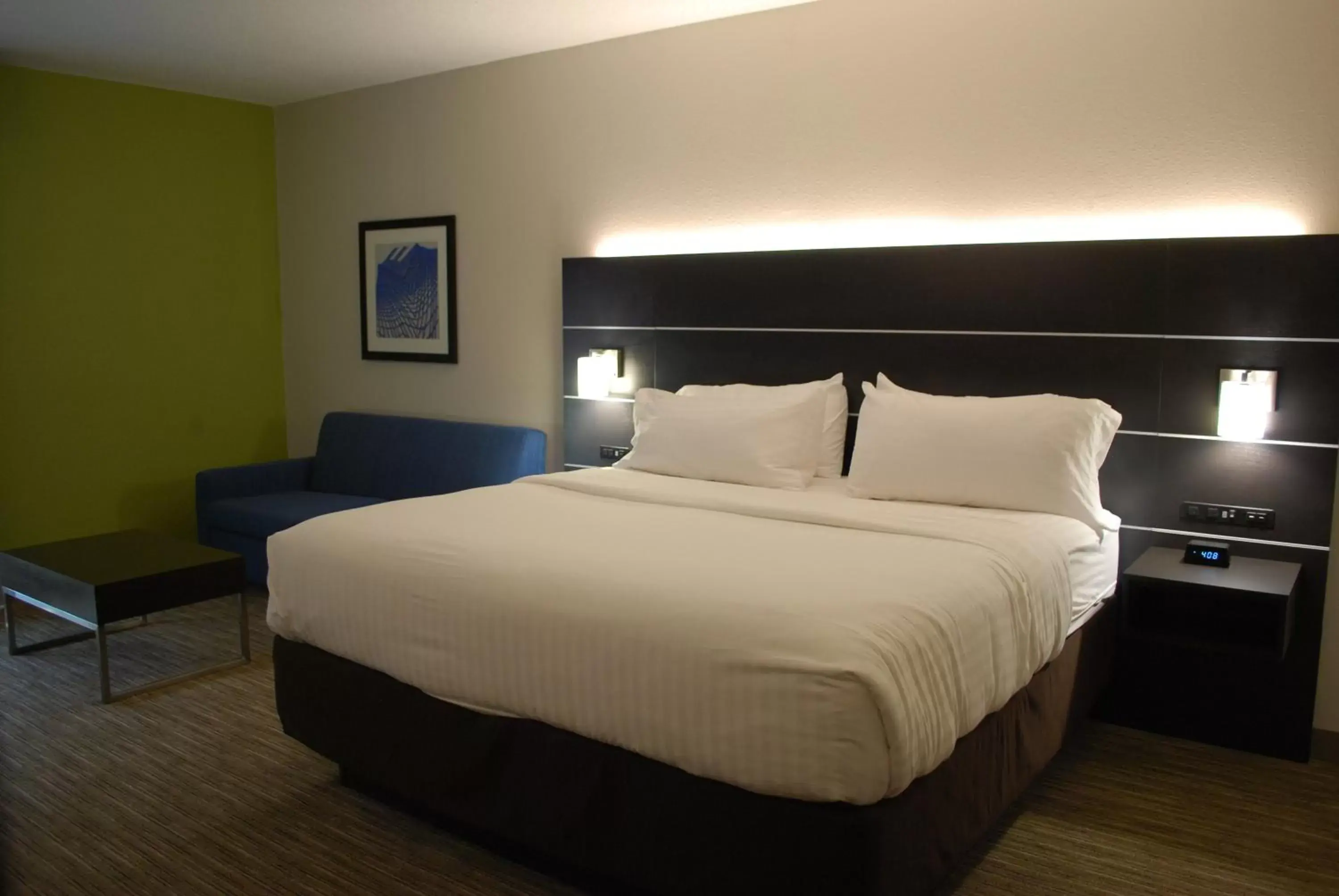 Photo of the whole room, Bed in Holiday Inn Express Hotel & Suites Kingsport-Meadowview I-26, an IHG Hotel