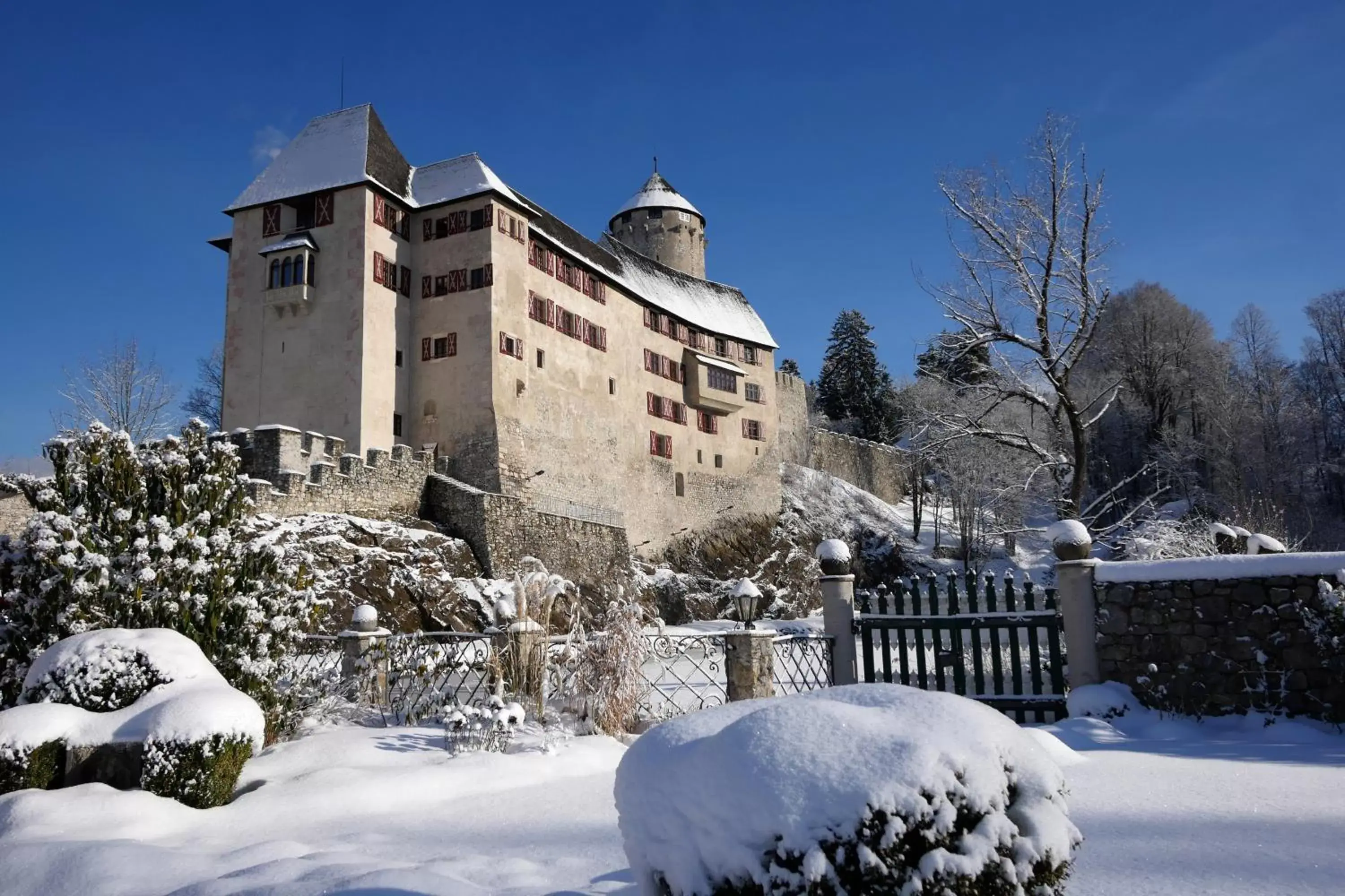Property building, Winter in Schloss Matzen