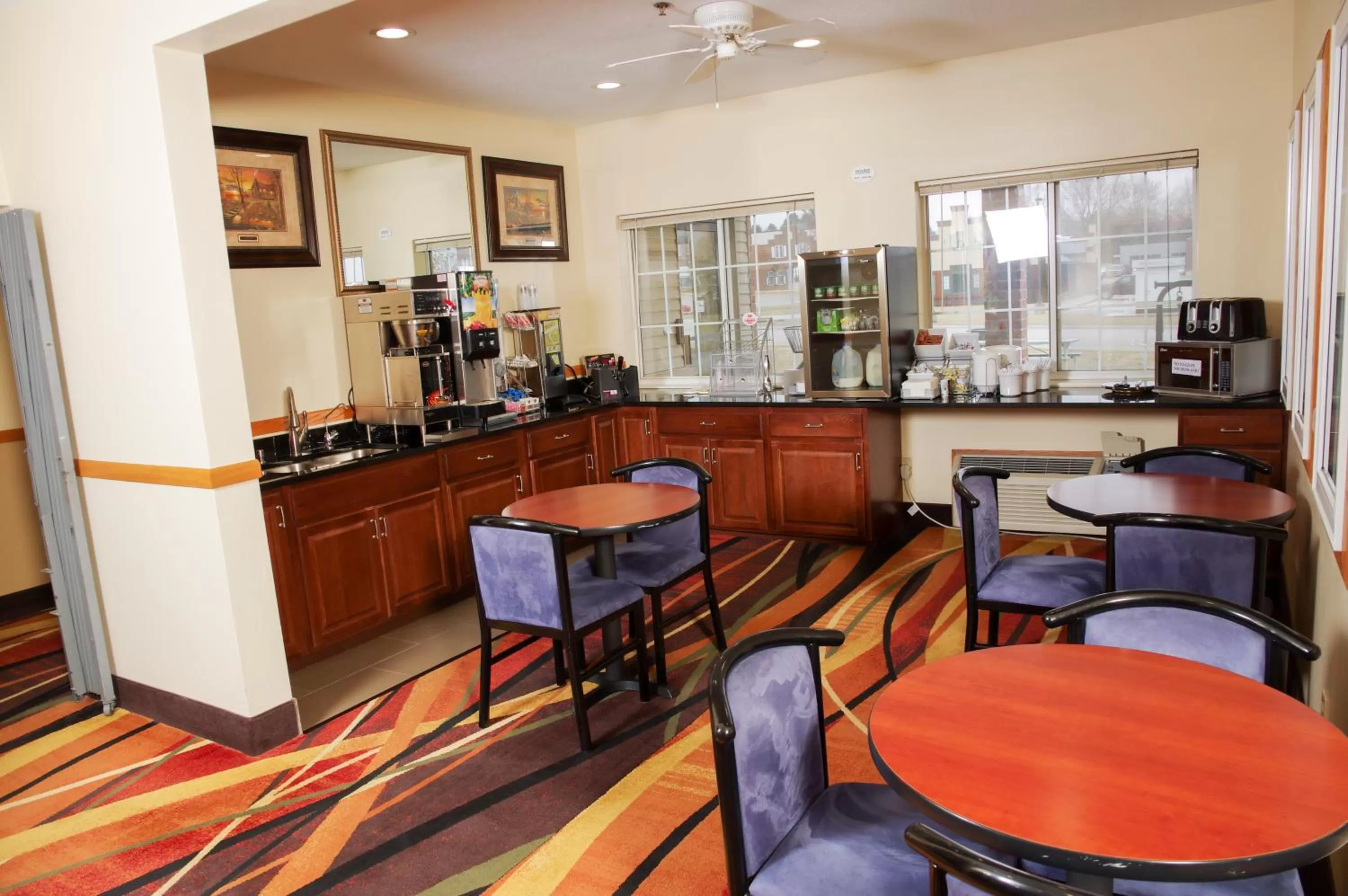 DUTCH INN AND SUITES