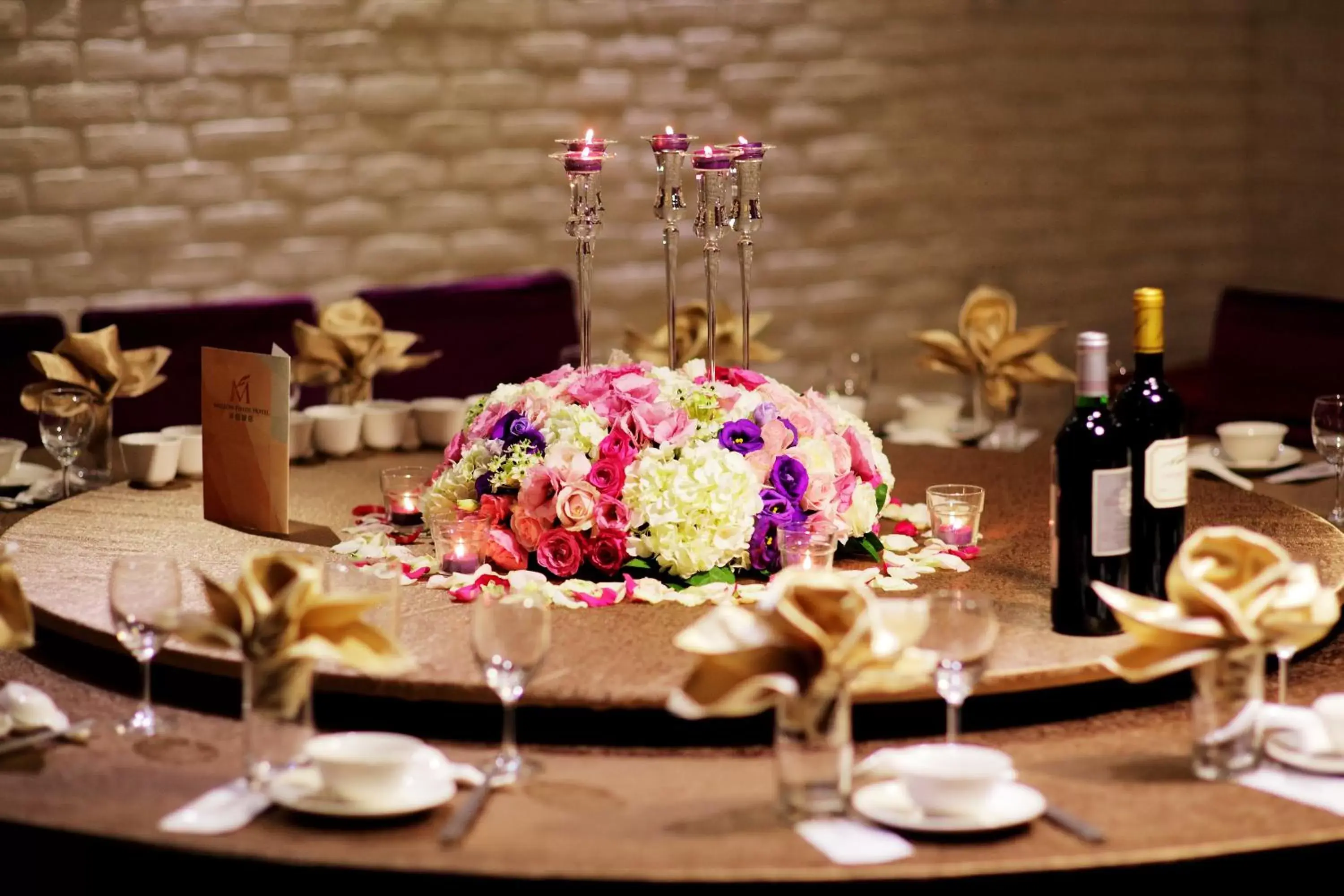 Restaurant/places to eat in Mellow Fields Hotel Restaurant/places to eat in Mellow Fields Hotel