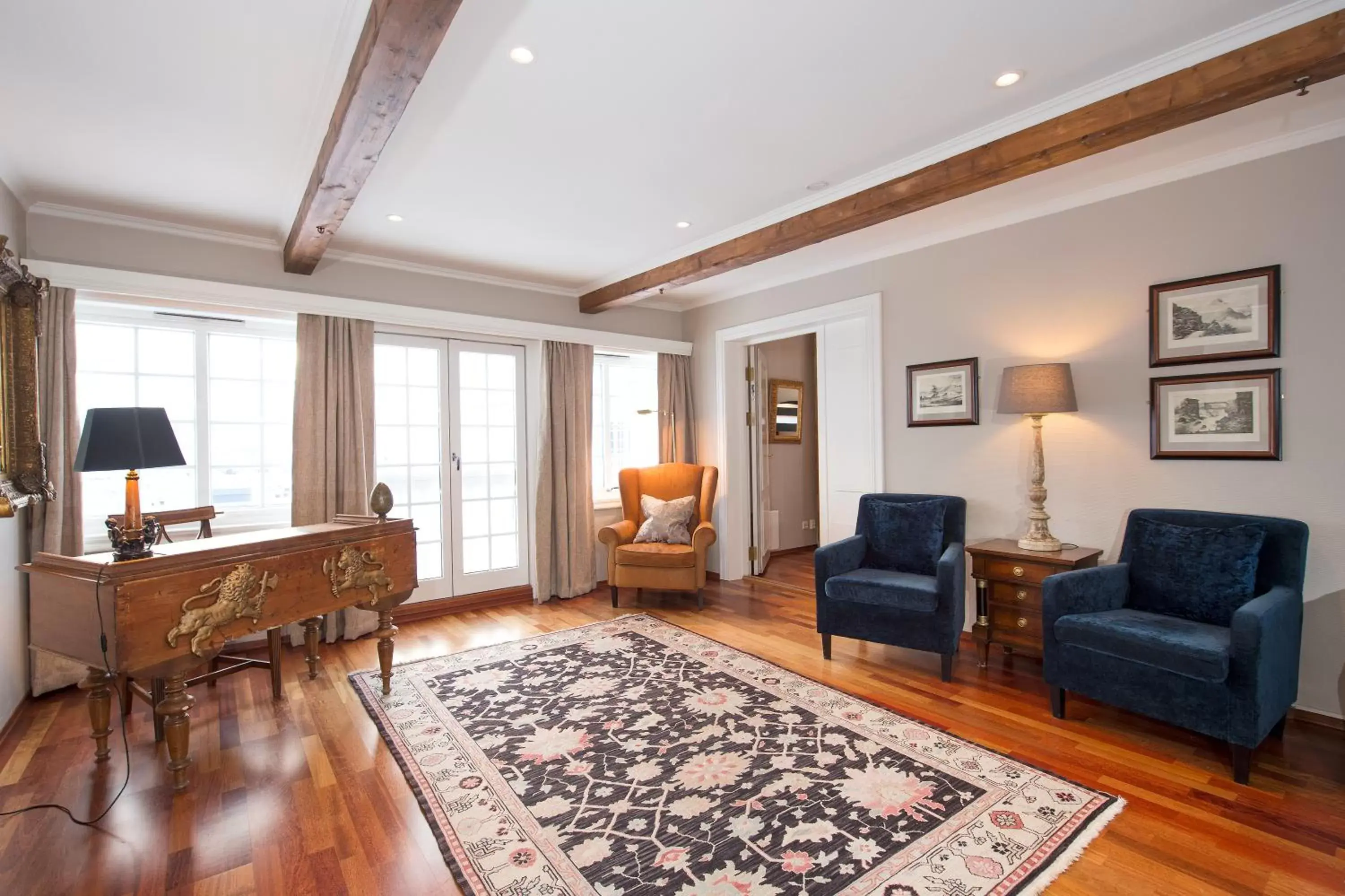 Living room, Seating Area in Dr. Holms Hotel