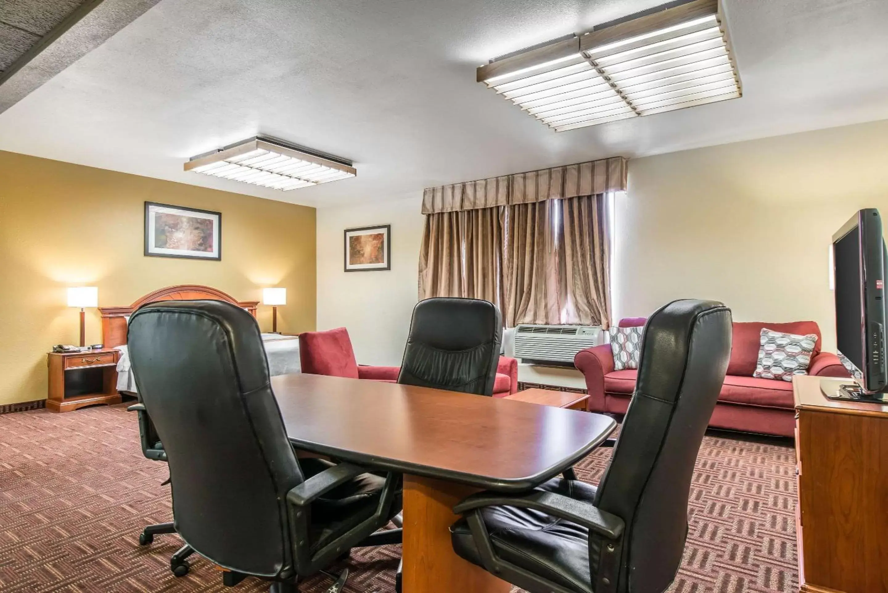 Photo of the whole room in Quality Inn South Colorado Springs