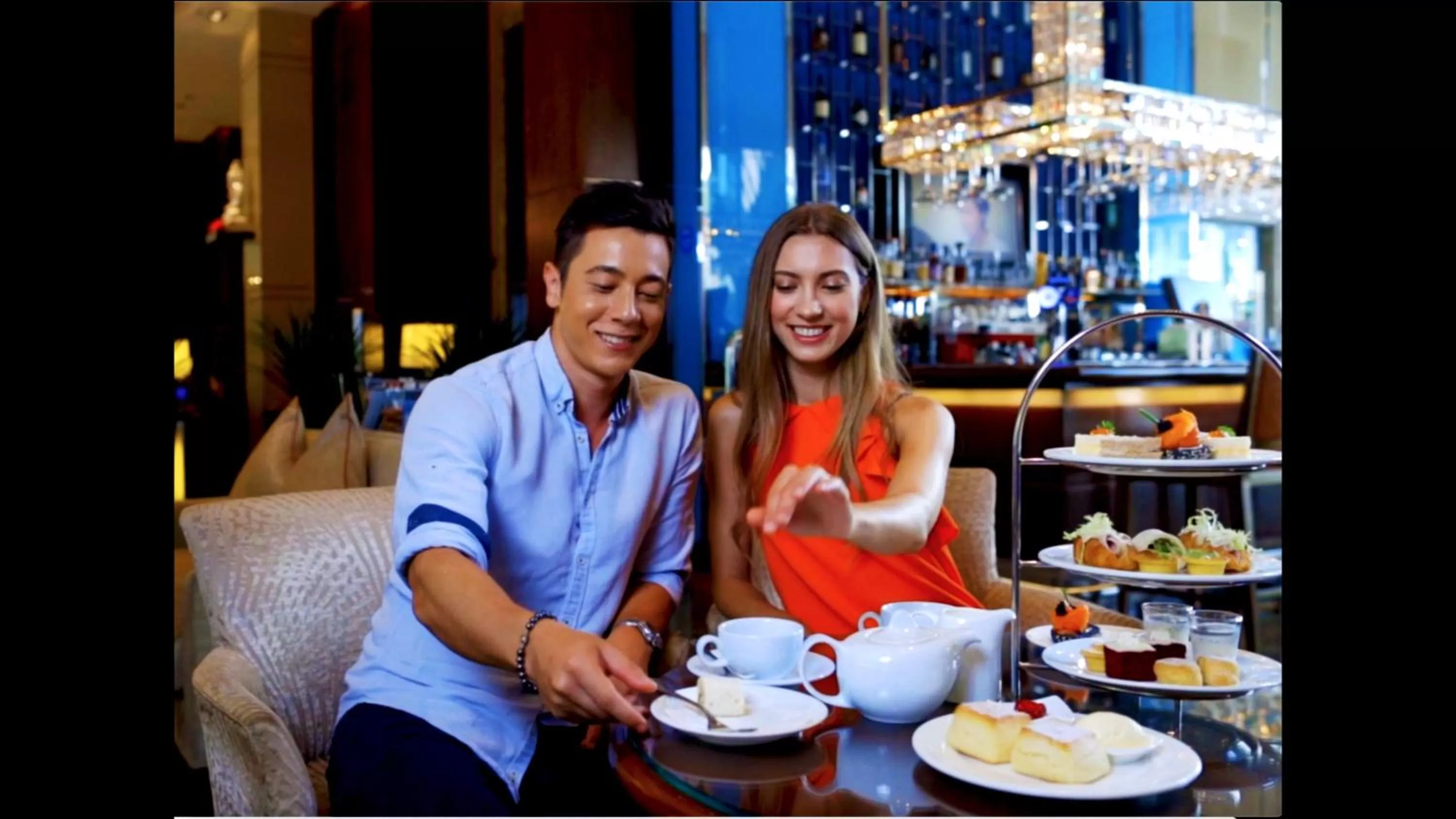 Lounge or bar in Holiday Inn Singapore Orchard City Centre by IHG