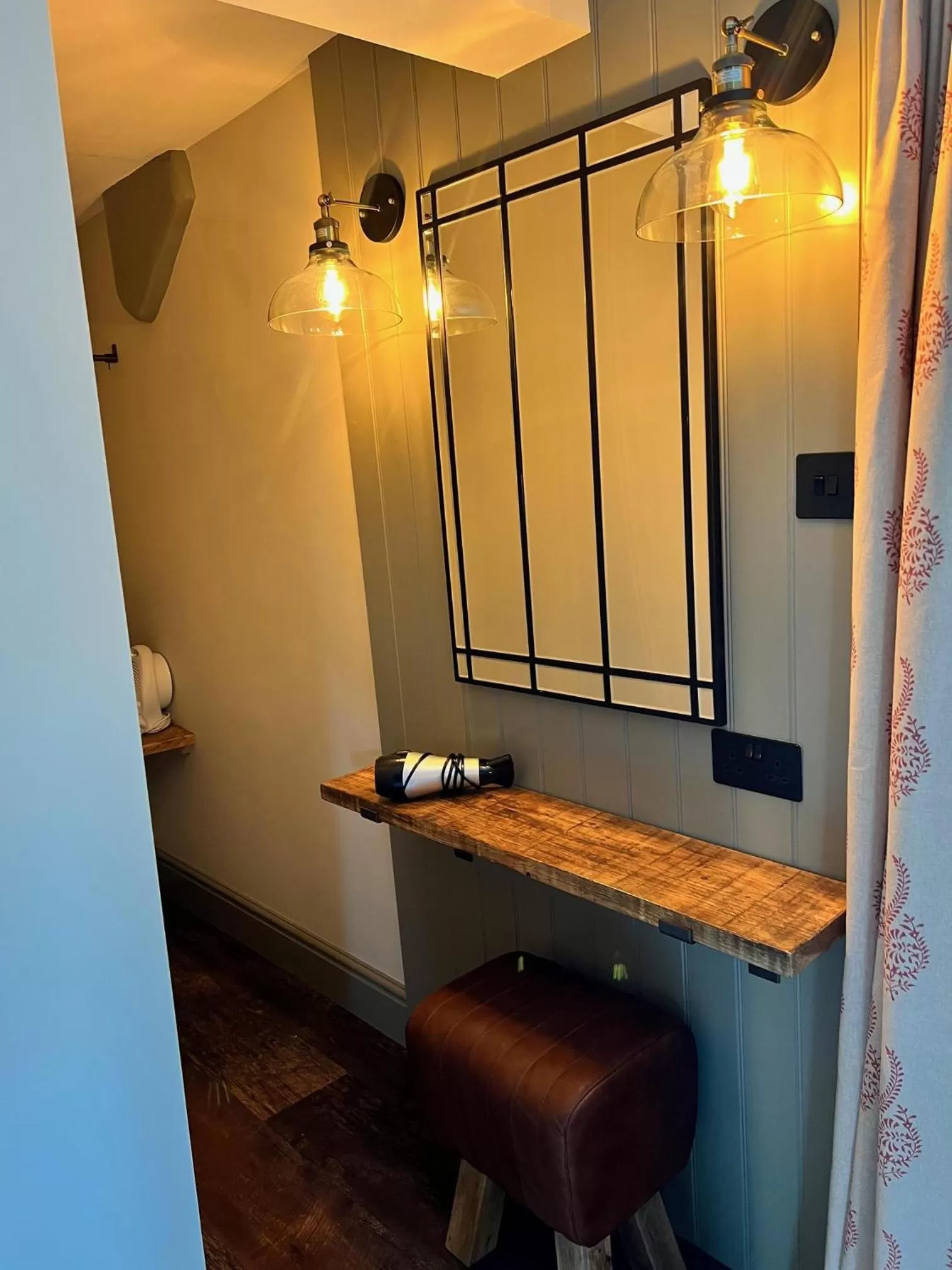 Bedroom in The Punchbowl Inn