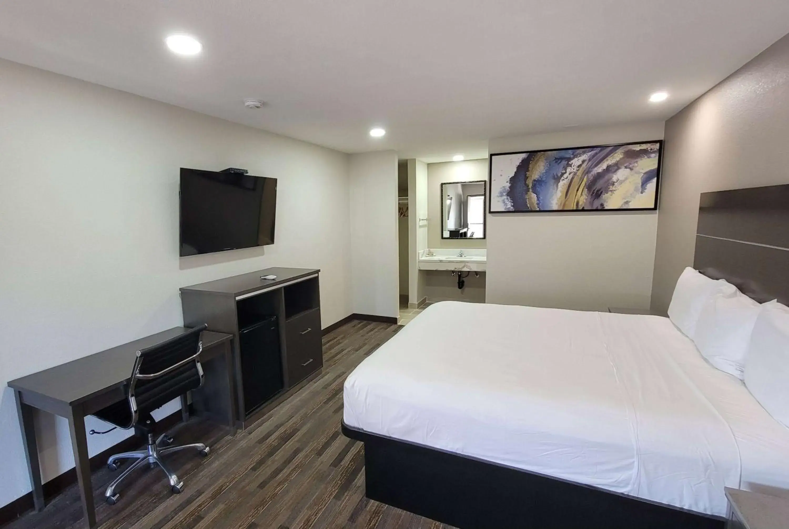 Photo of the whole room, Bed in Travelodge by Wyndham Buena Park