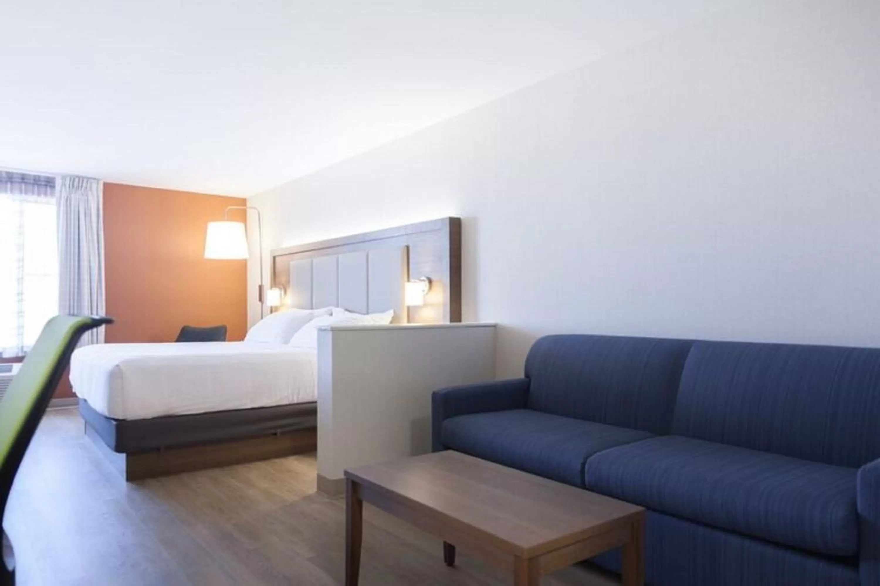 Bedroom, Bed in Holiday Inn Express Hotel & Suites Charlottetown by IHG