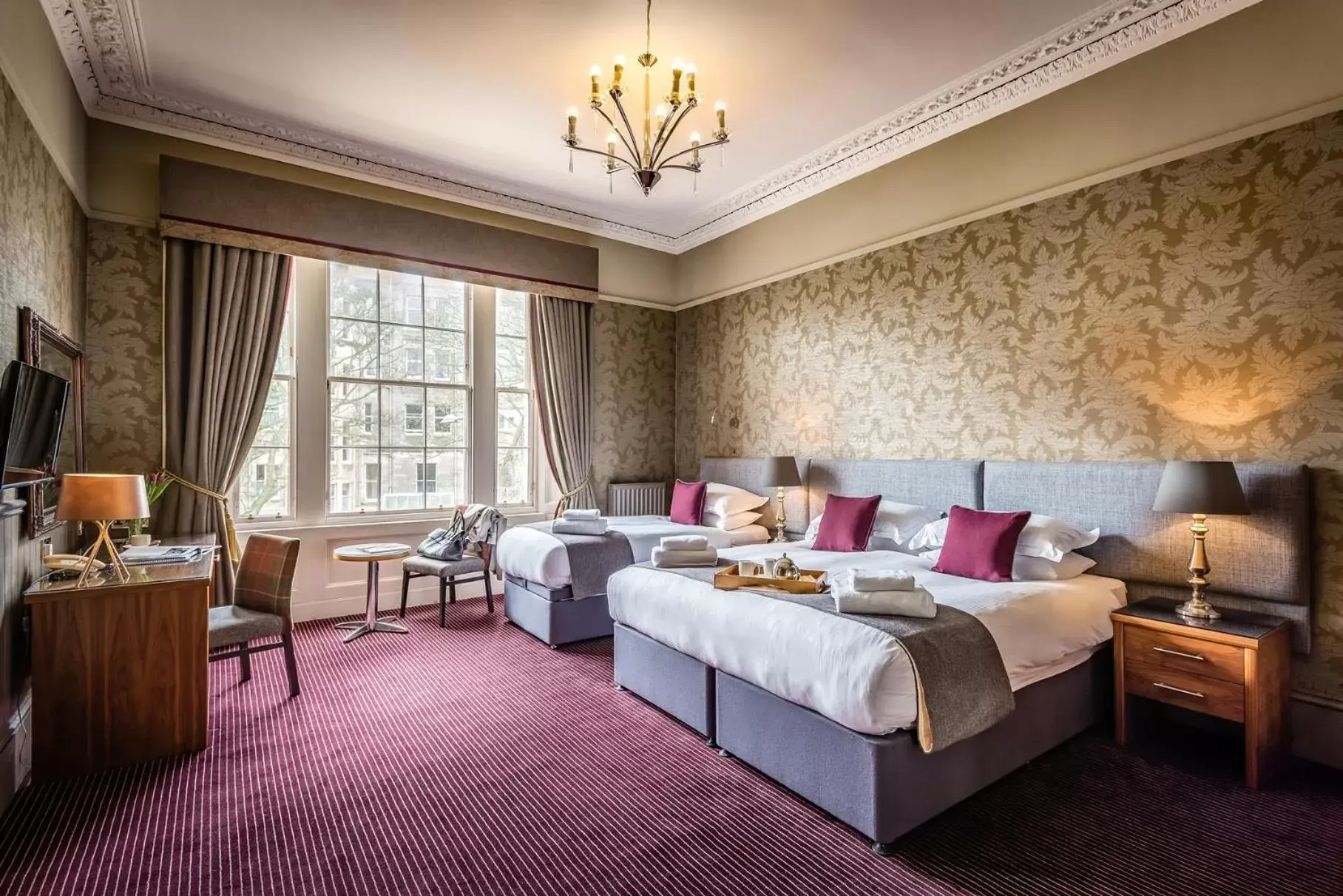 Bed, Seating Area in Ardgowan Hotel