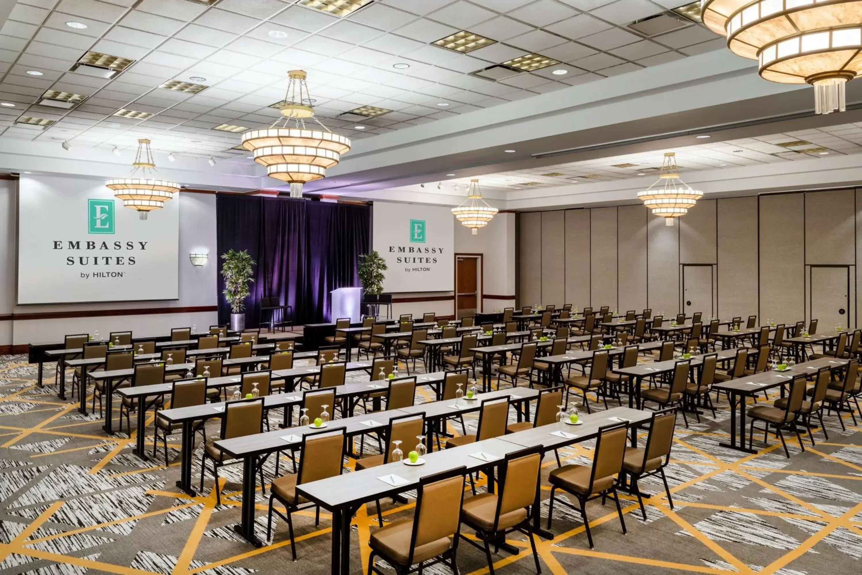 Meeting/conference room in Embassy Suites by Hilton Portland Airport