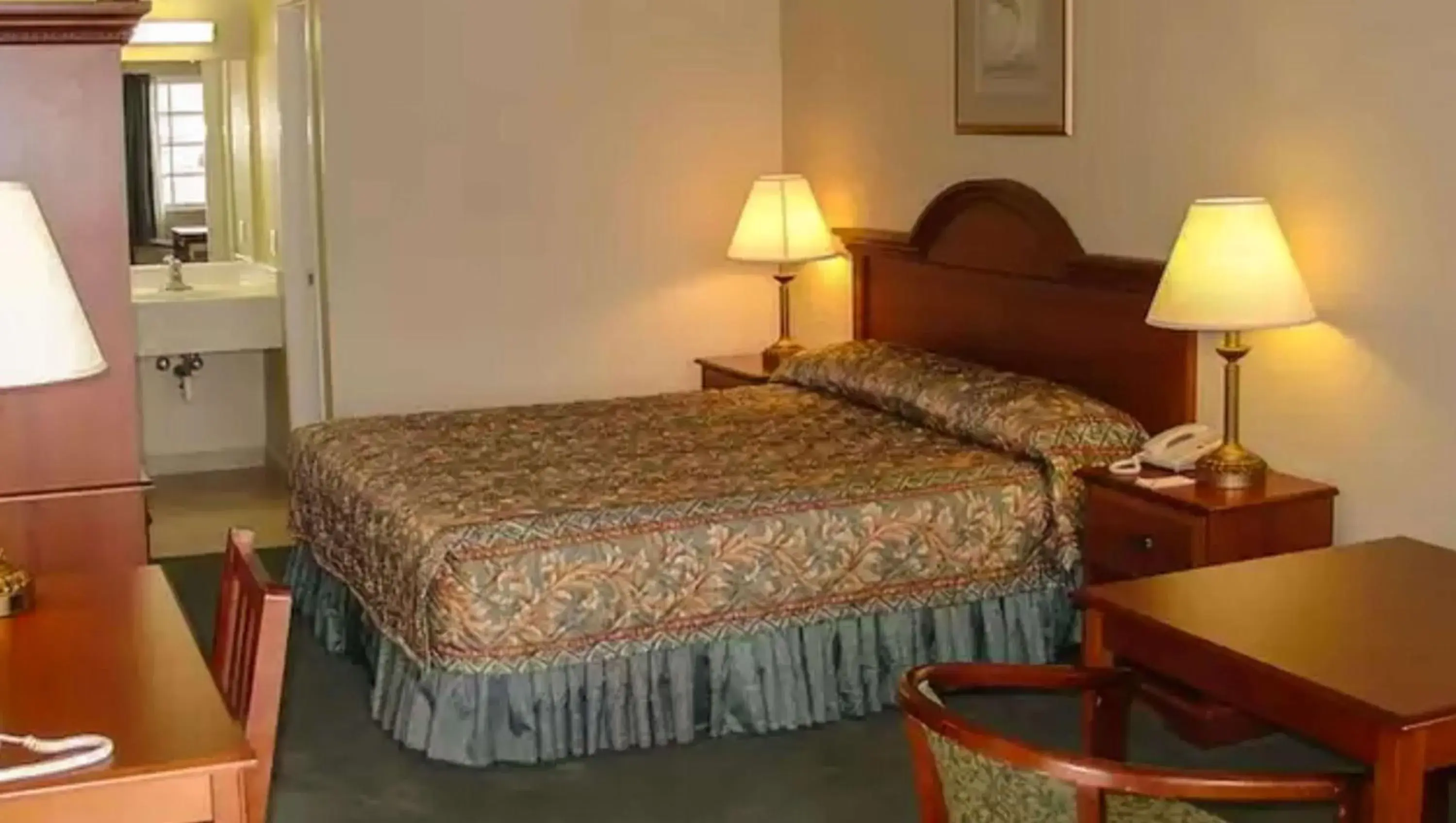 Photo of the whole room, Bed in Country Inn Banning