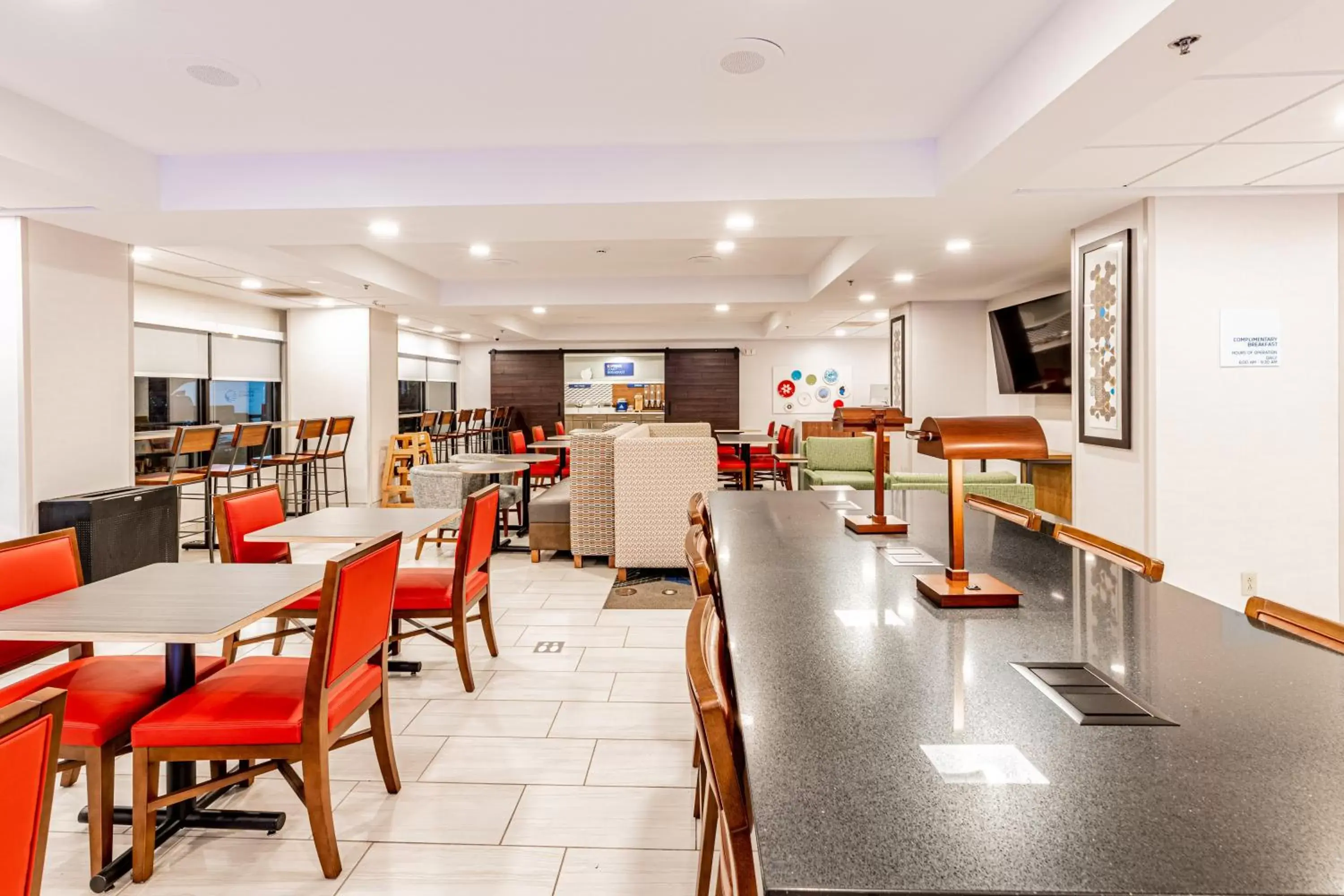 Breakfast, Restaurant/Places to Eat in Holiday Inn Express Indianapolis South, an IHG Hotel