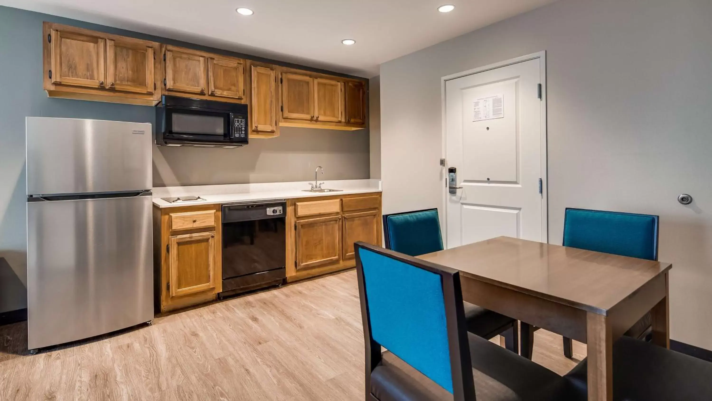 Kitchen or kitchenette, Kitchen/Kitchenette in Best Western Plus Executive Residency Marion