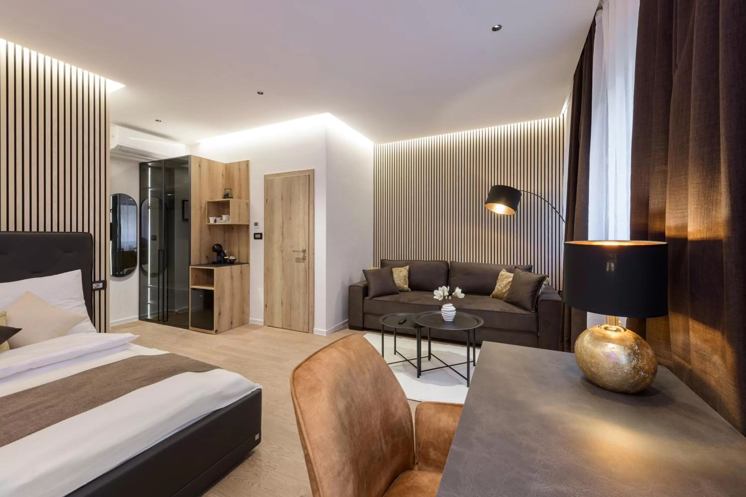 Seating area, Bed in ROYAL SUITE, Ljubljana