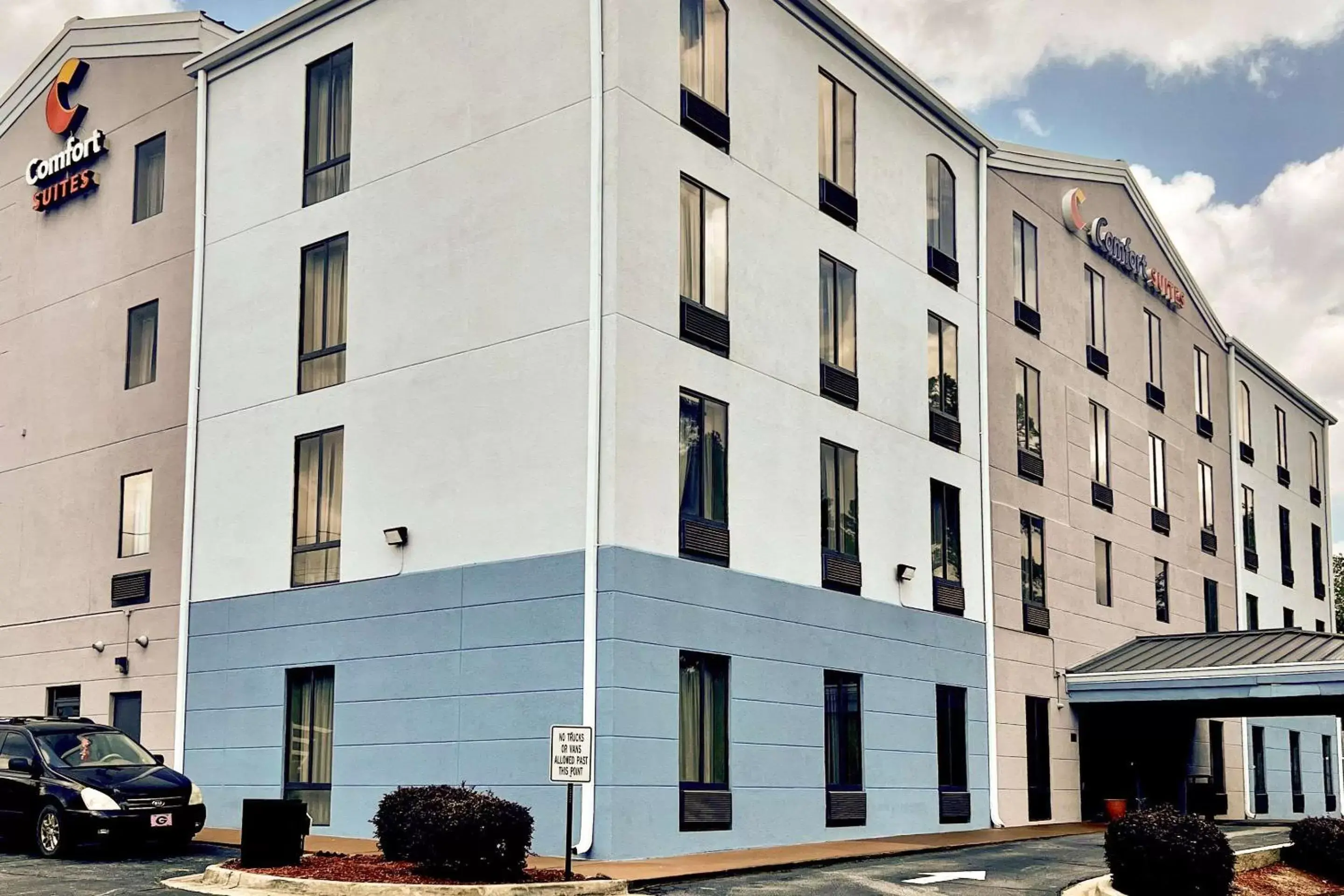 Property building in Comfort Suites Columbus State University Area Property building in Comfort Suites Columbus State University Area