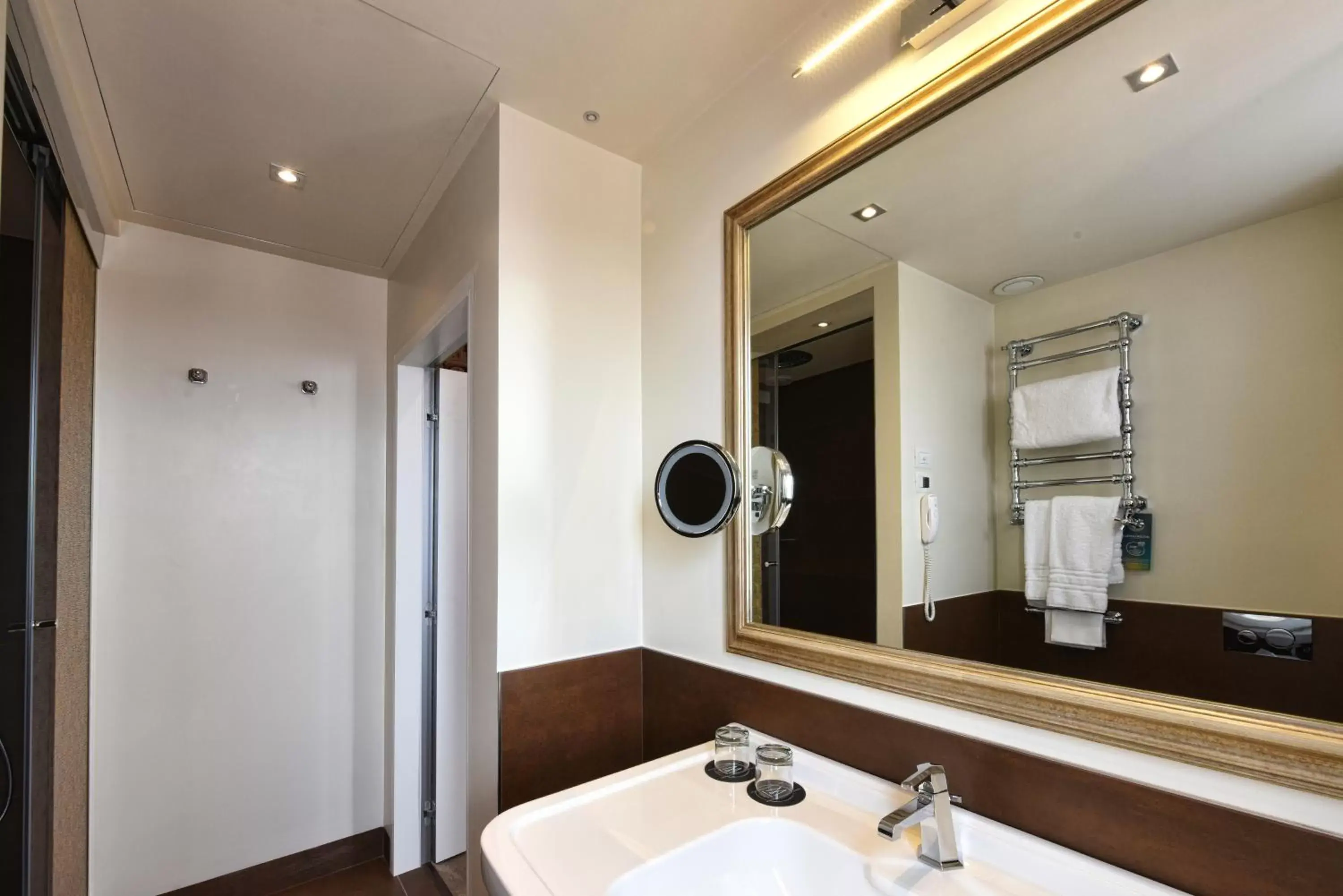 Bathroom in Hotel Papadopoli Venezia - MGallery Collection