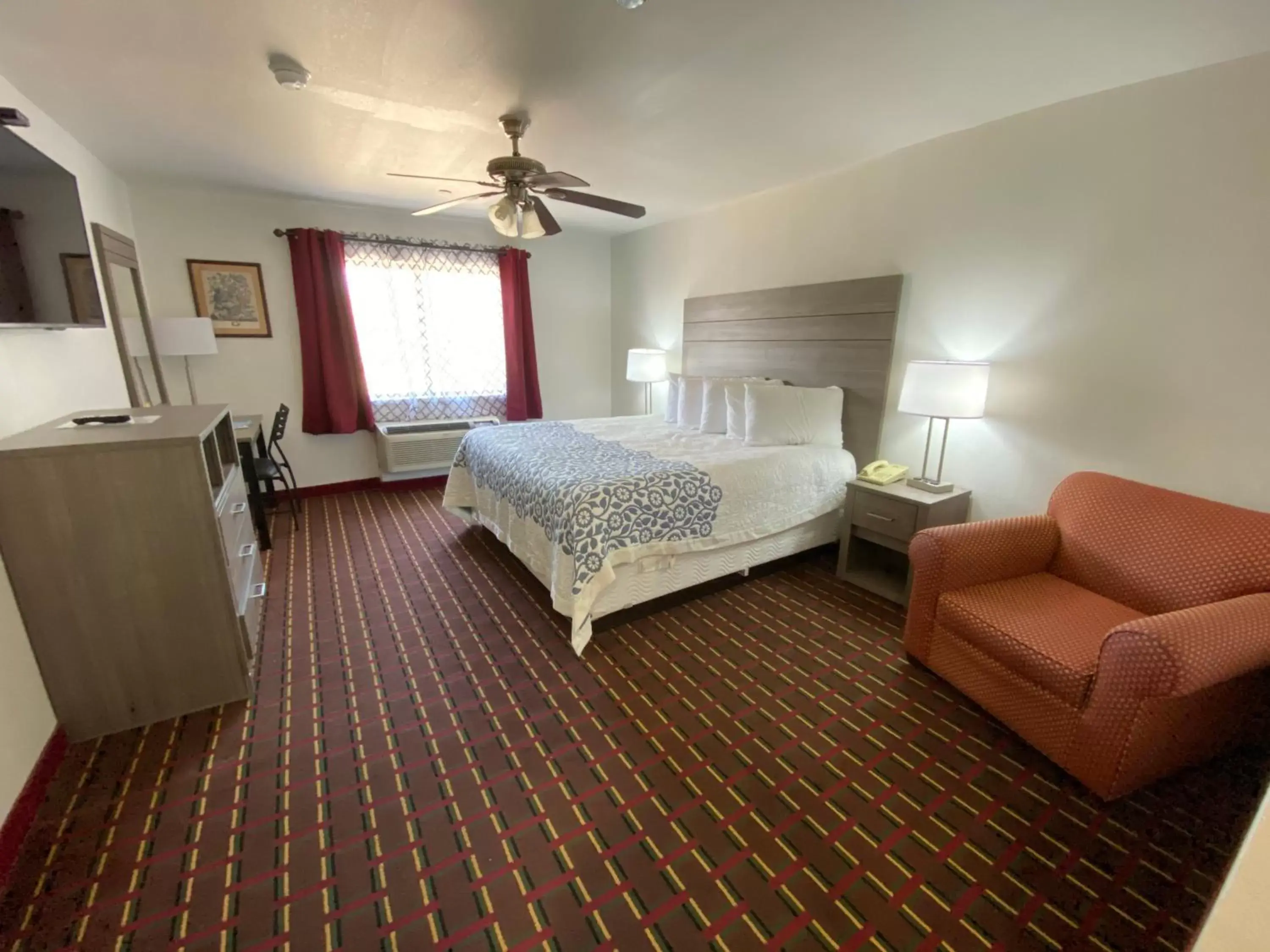 Photo of the whole room, Bed in Guest House Inn Medical District near Texas Tech Univ