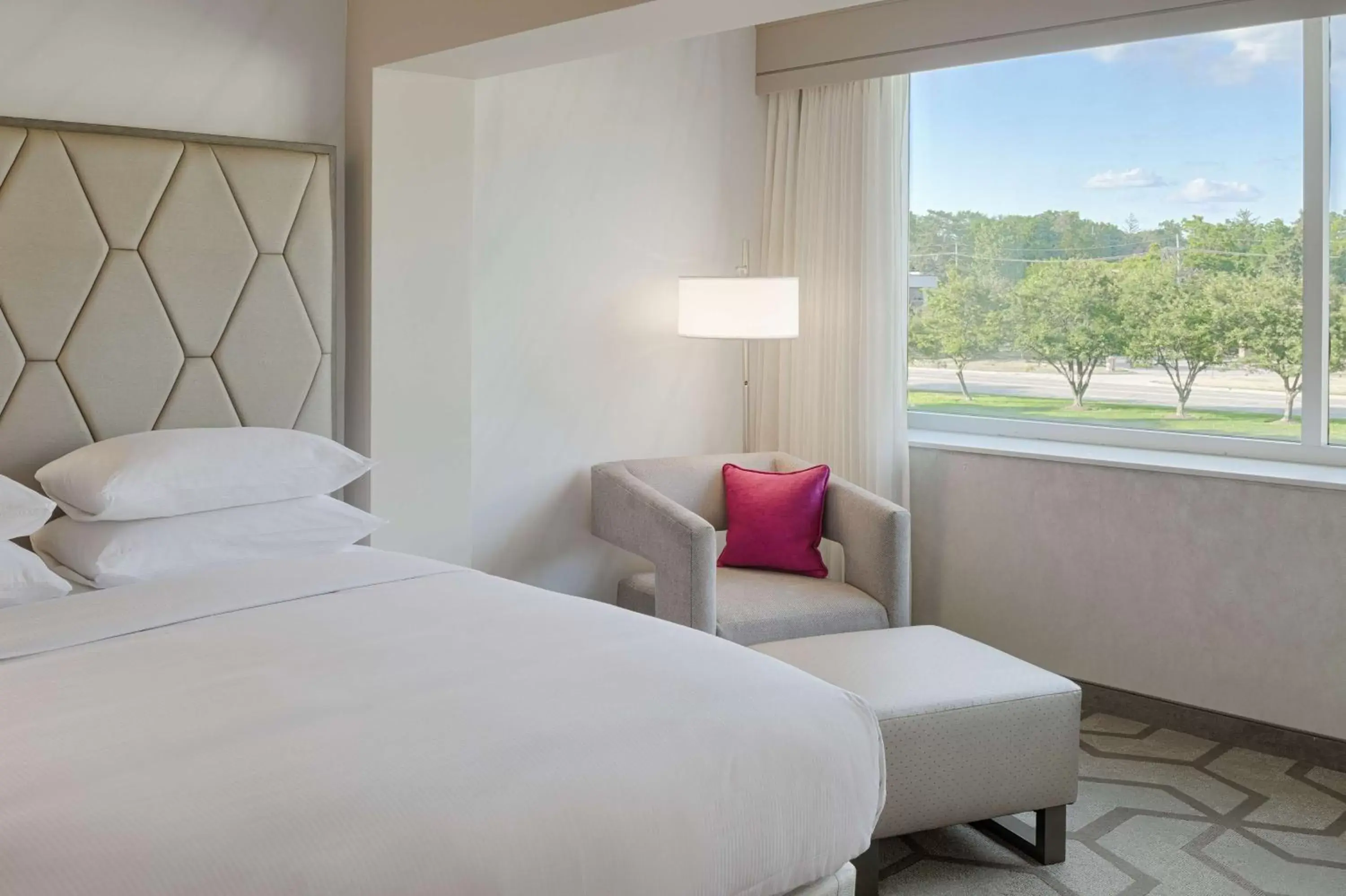 Bed in The Kingsley Bloomfield Hills - a DoubleTree by Hilton
