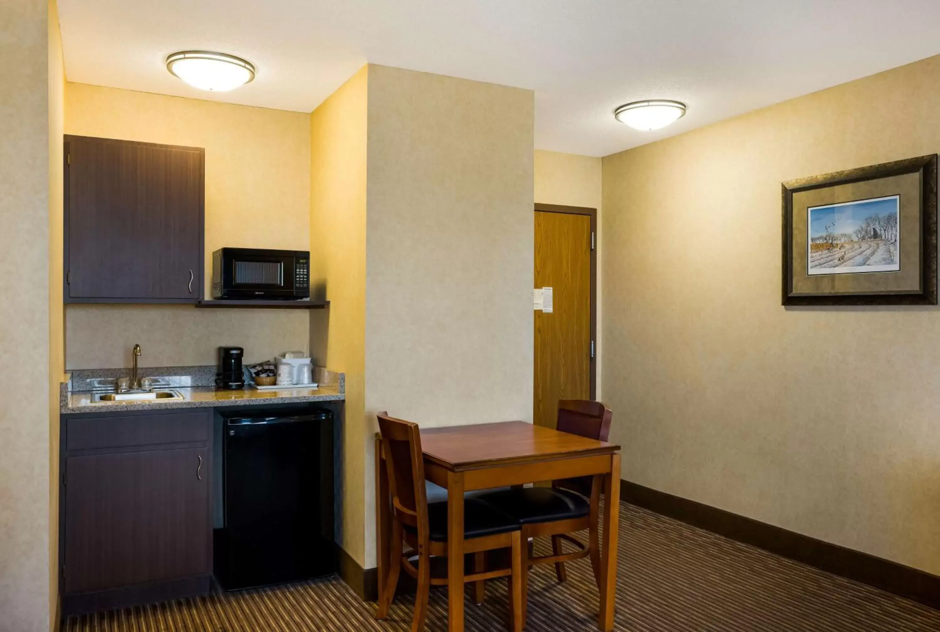 Kitchen or kitchenette, Kitchen/Kitchenette in Best Western Vermillion Inn