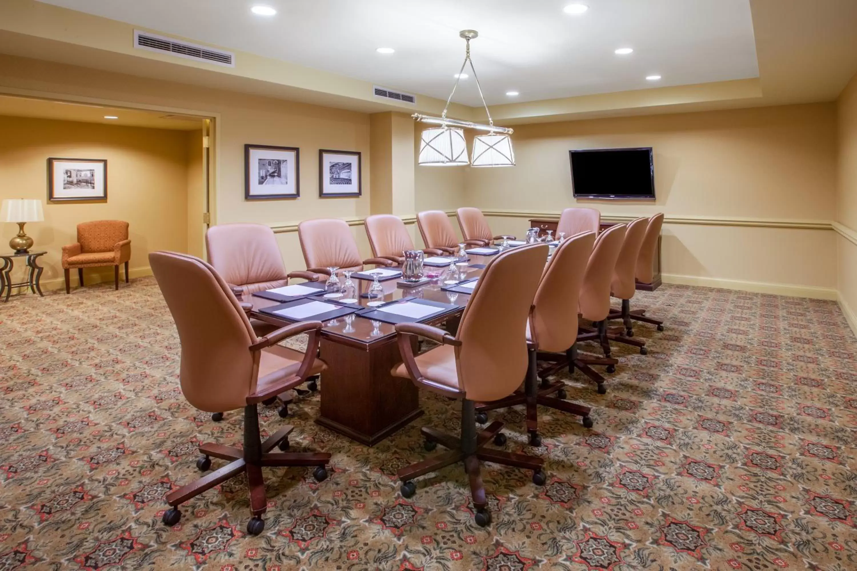 Meeting/conference room in Crowne Plaza Louisville Airport Expo Center, an IHG Hotel