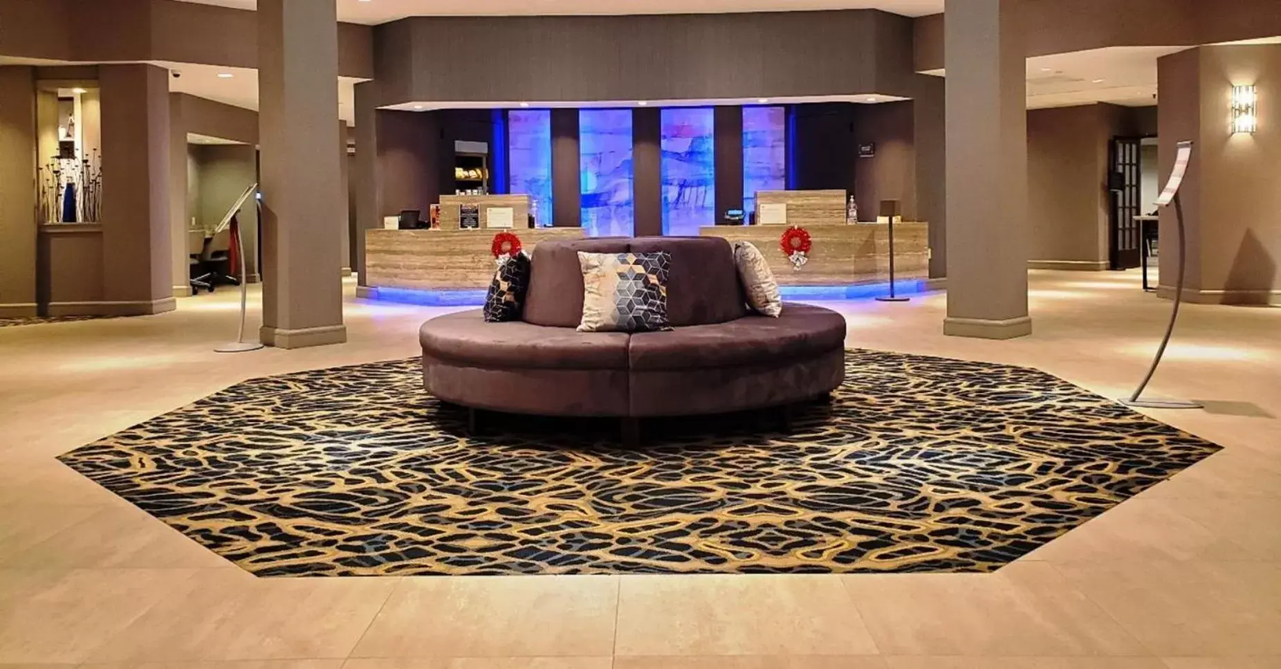 Property building, Seating Area in Crowne Plaza Edison, an IHG Hotel