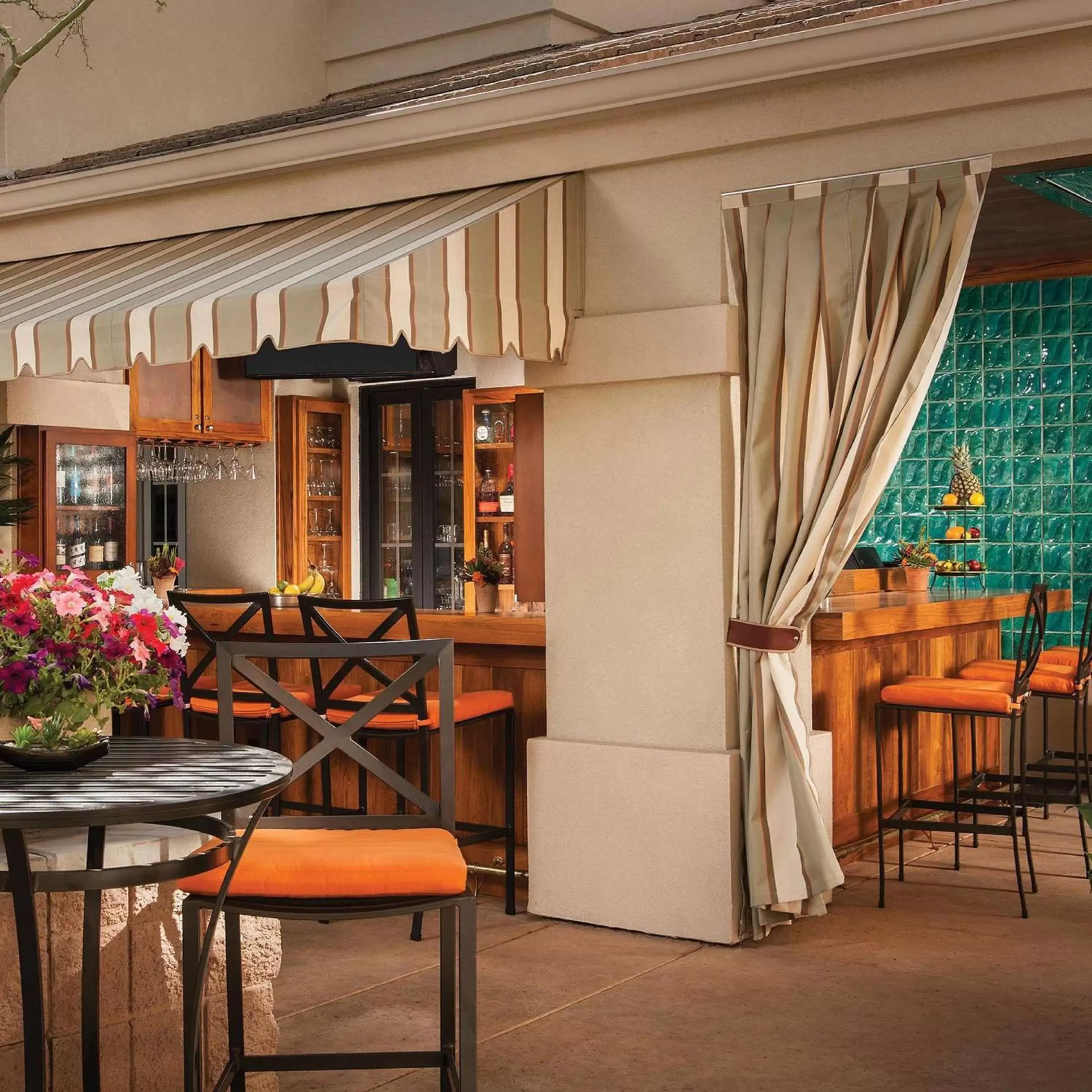 Lounge or bar in Sonesta Suites Scottsdale Gainey Ranch