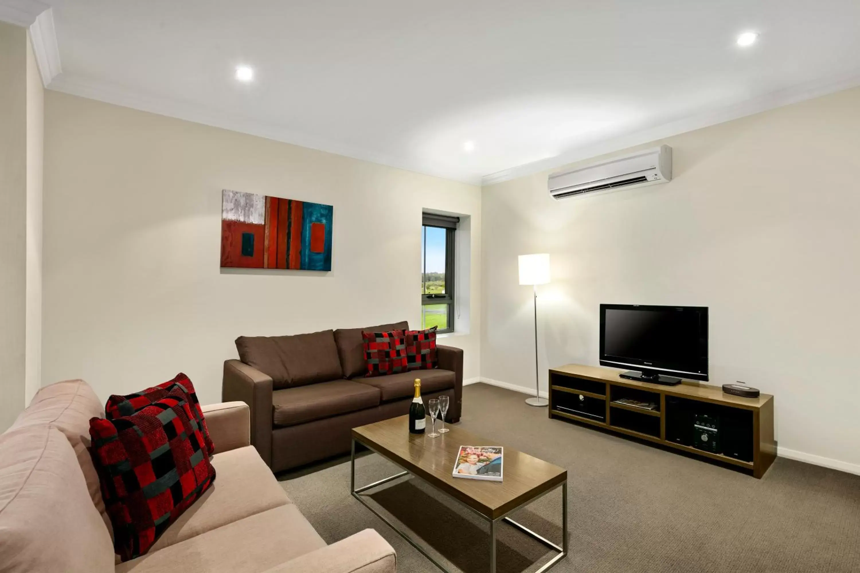 Living room, Seating Area in Quest Singleton