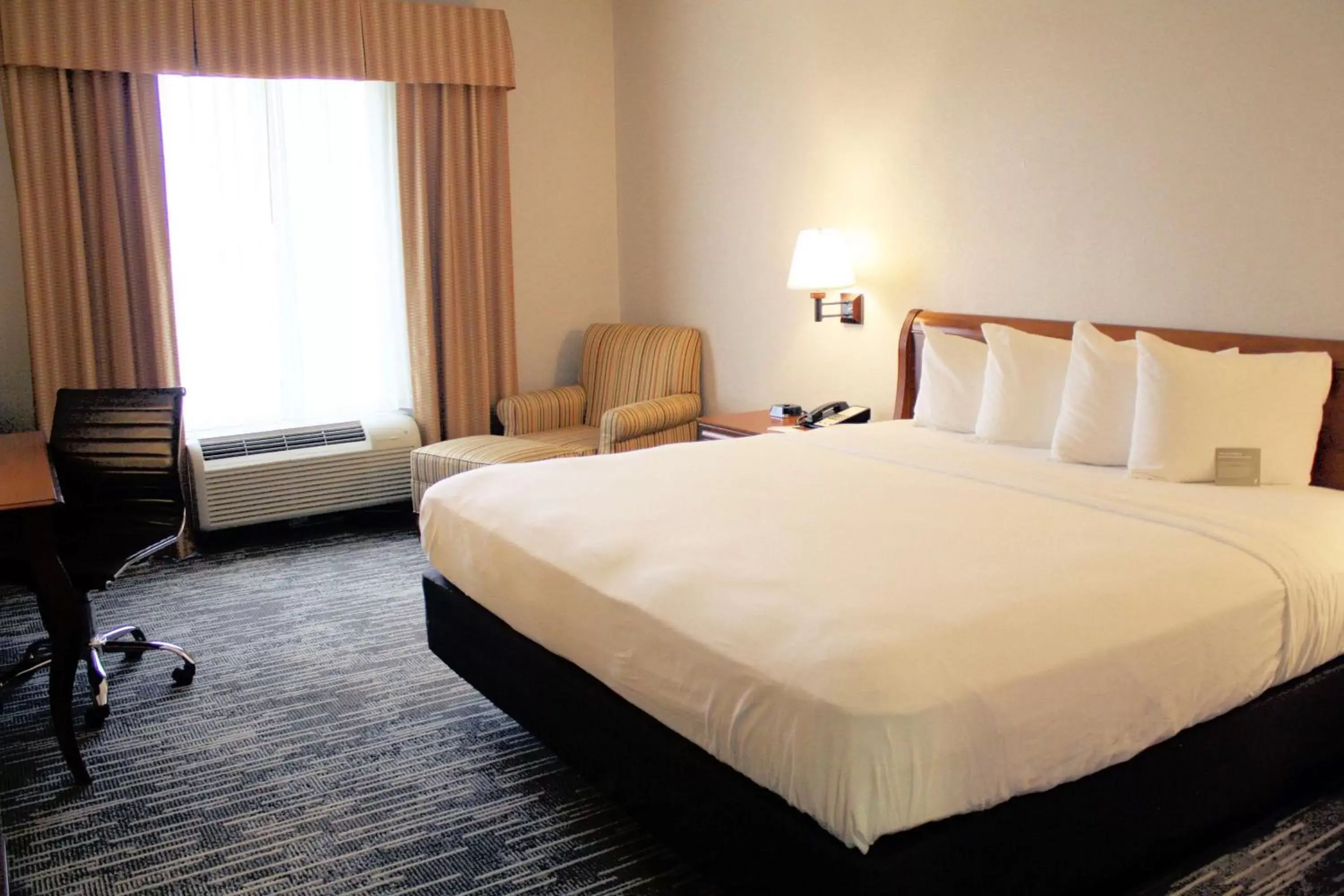 Photo of the whole room, Bed in Country Inn & Suites by Radisson, BWI Airport (Baltimore), MD