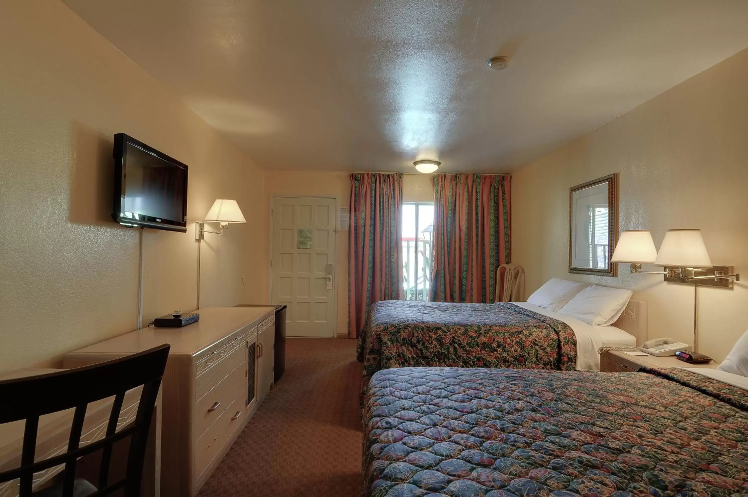 Photo of the whole room, Bed in Vagabond Inn San Pedro Photo of the whole room, Bed in Vagabond Inn San Pedro