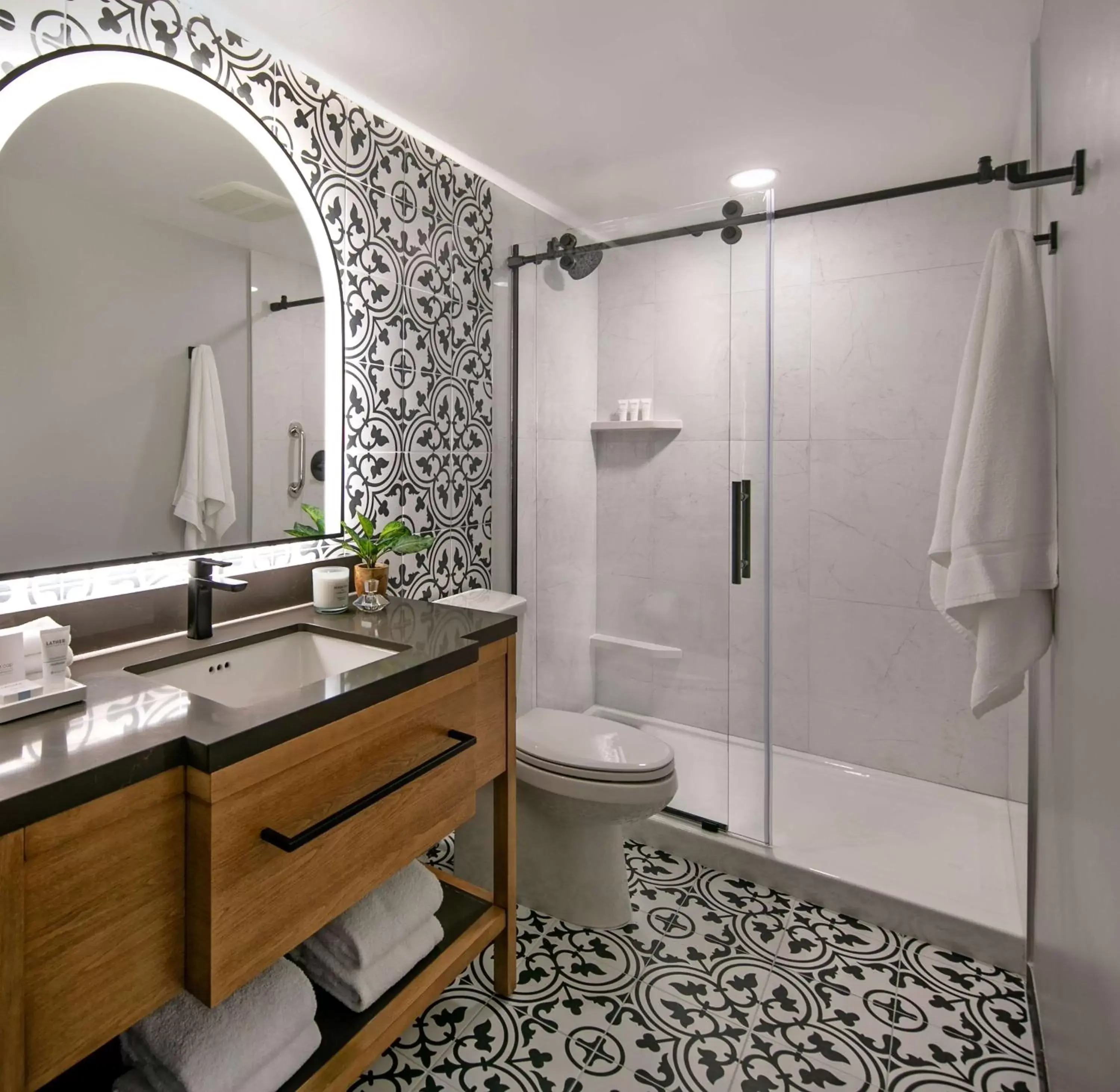 Bathroom in Hotel Virginia Santa Barbara, Tapestry Collection by Hilton