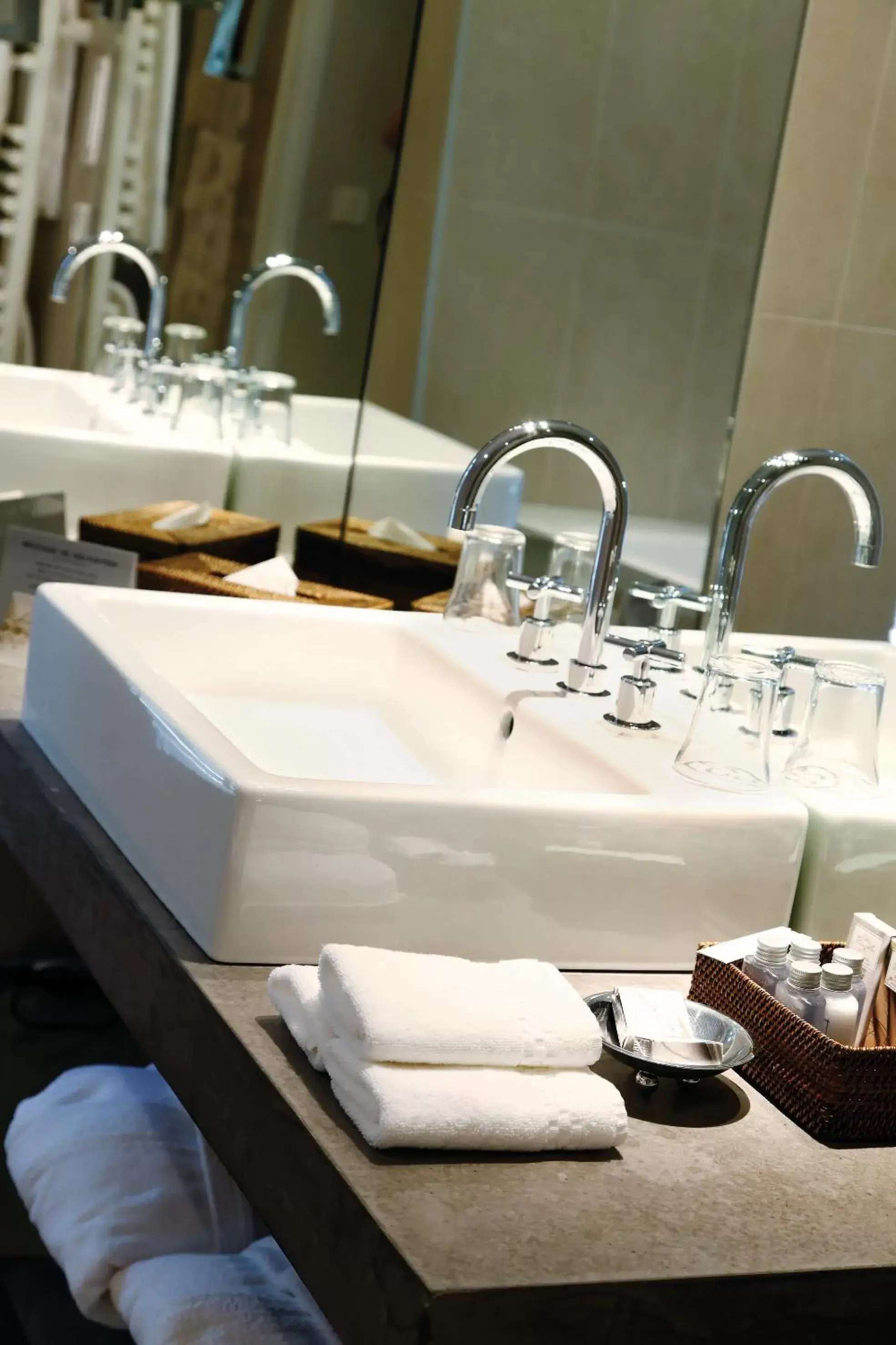 Bathroom in Hotel Château Des Alpilles