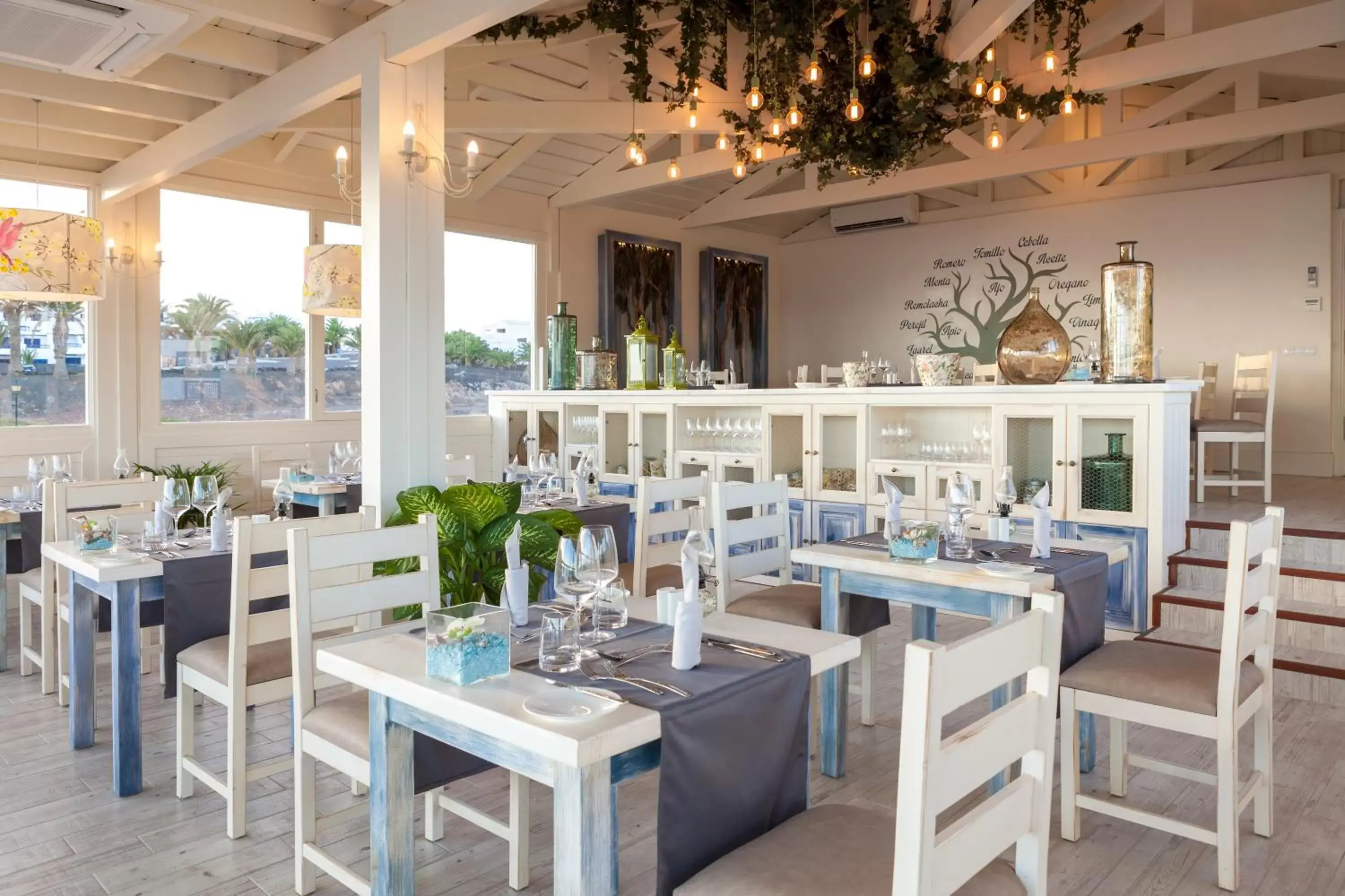 Restaurant/places to eat in Gran Castillo Tagoro Family & Fun Playa Blanca Restaurant/places to eat in Gran Castillo Tagoro Family & Fun Playa Blanca