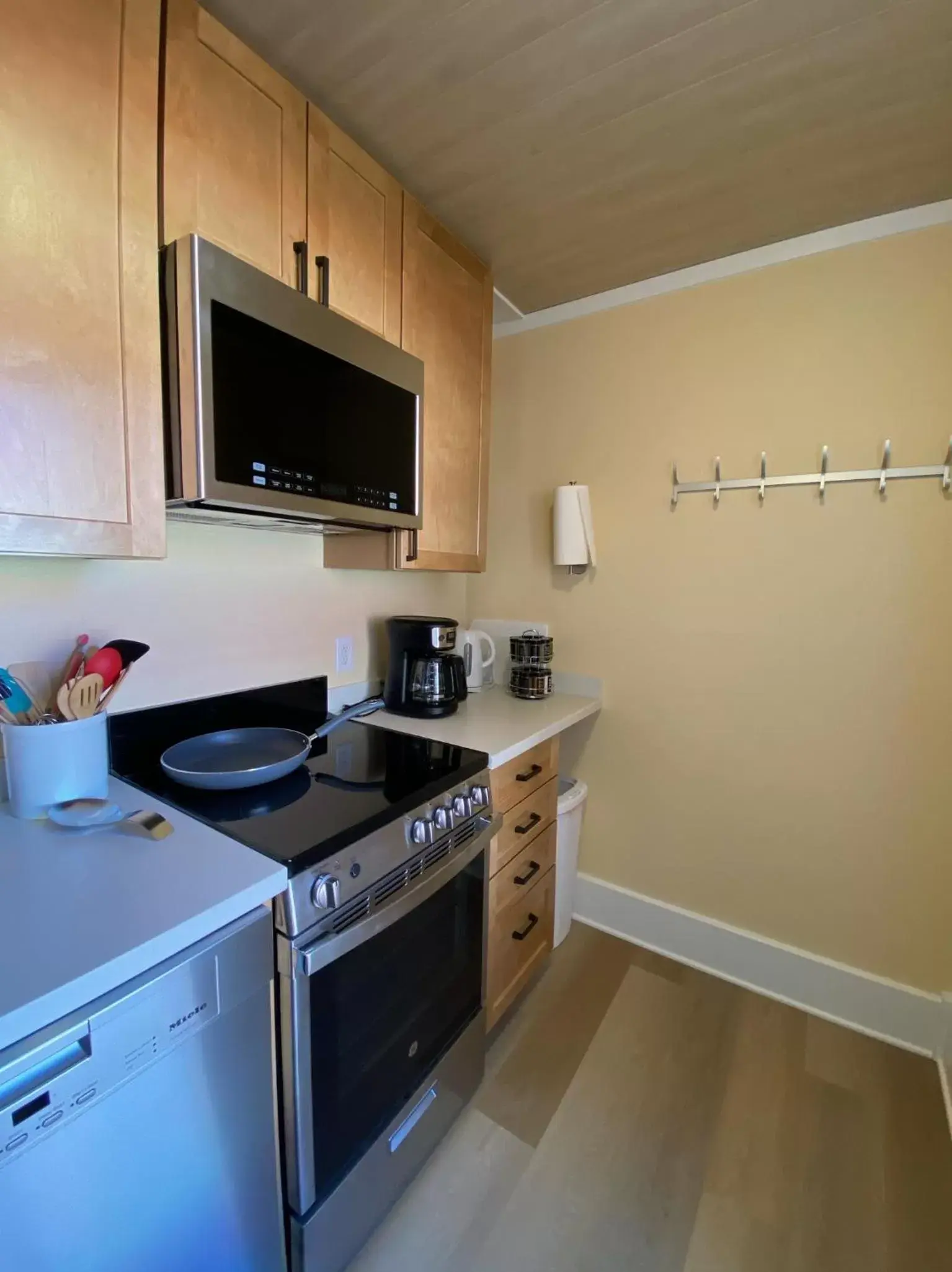 Kitchen or kitchenette, Kitchen/Kitchenette in Goldsmith's River Front Inn