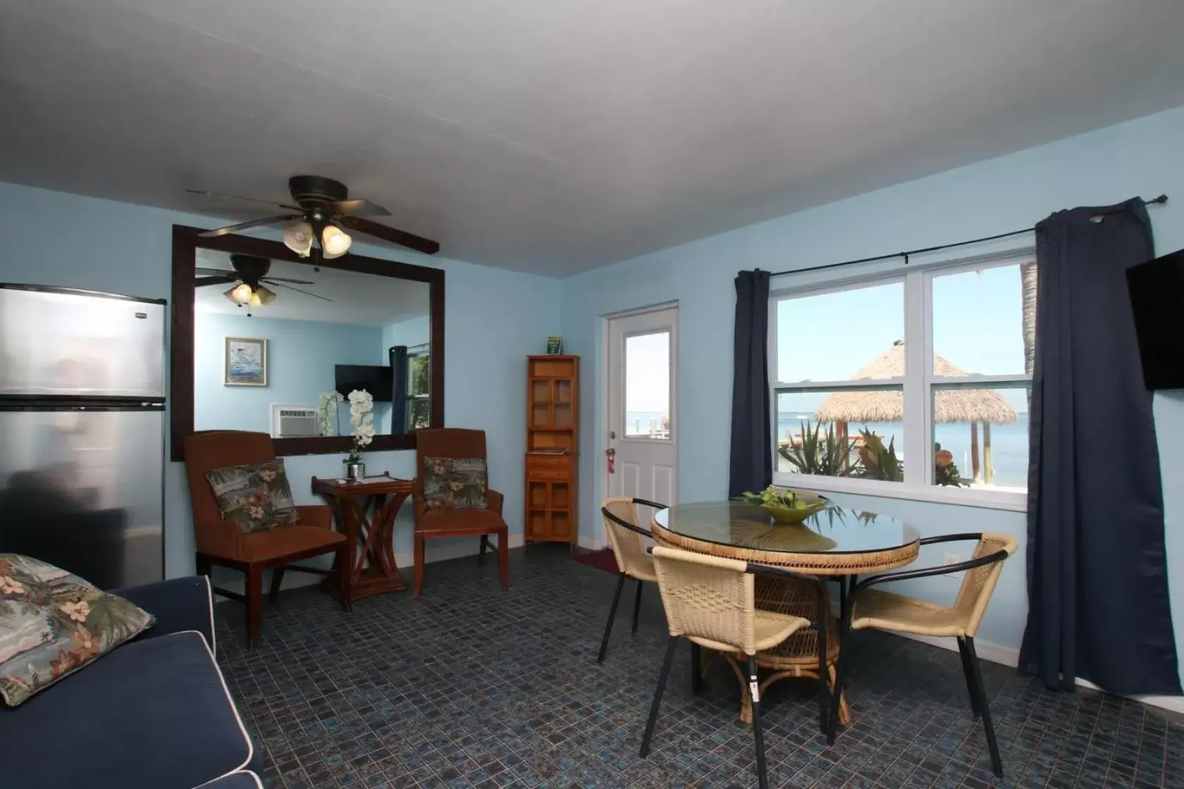 Dining Area in Sunset Cove Beach Resort