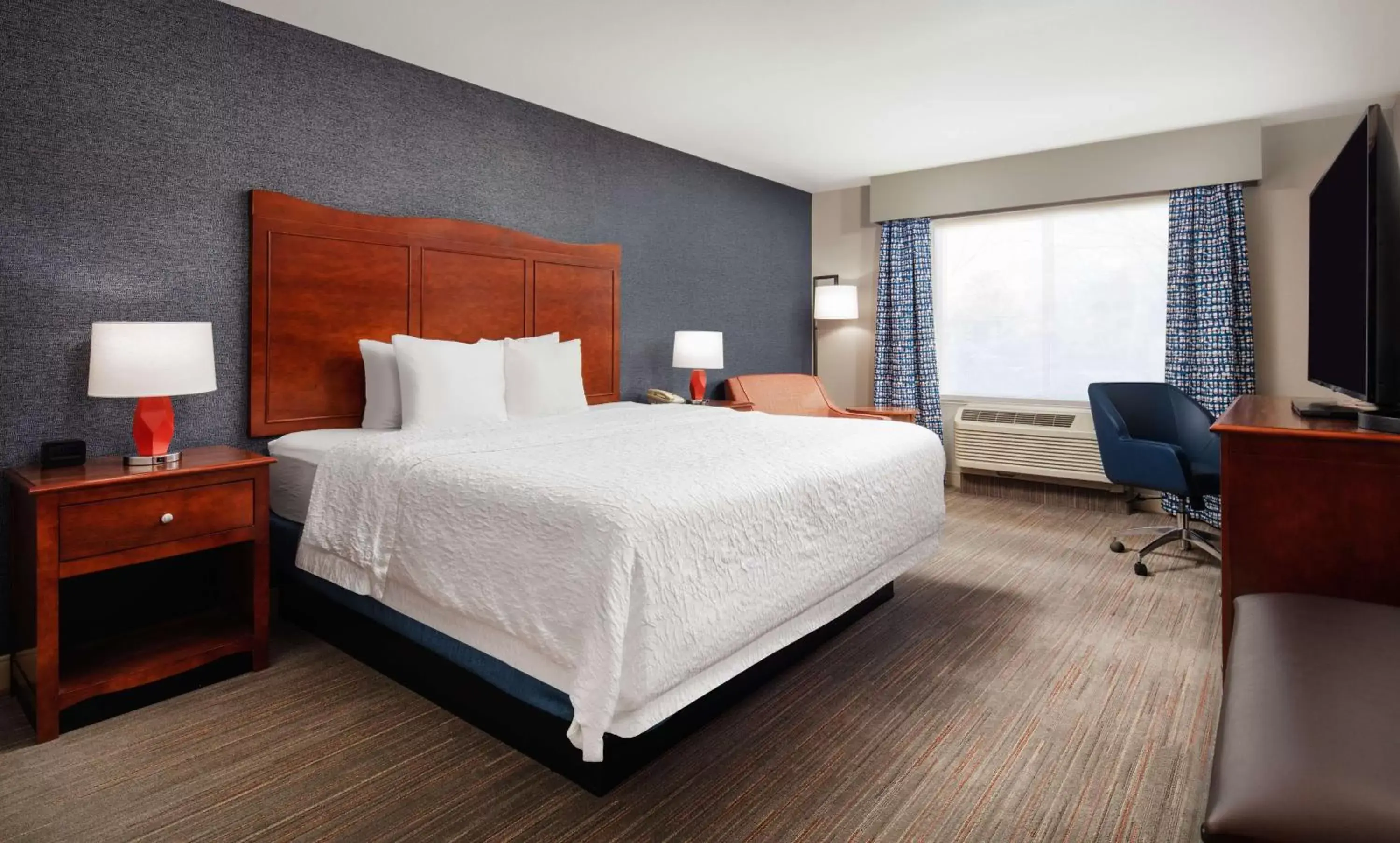 Bed in Hampton Inn Medford Bed in Hampton Inn Medford