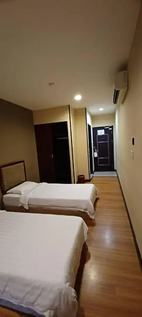 Bed in Hotel Sadong 88