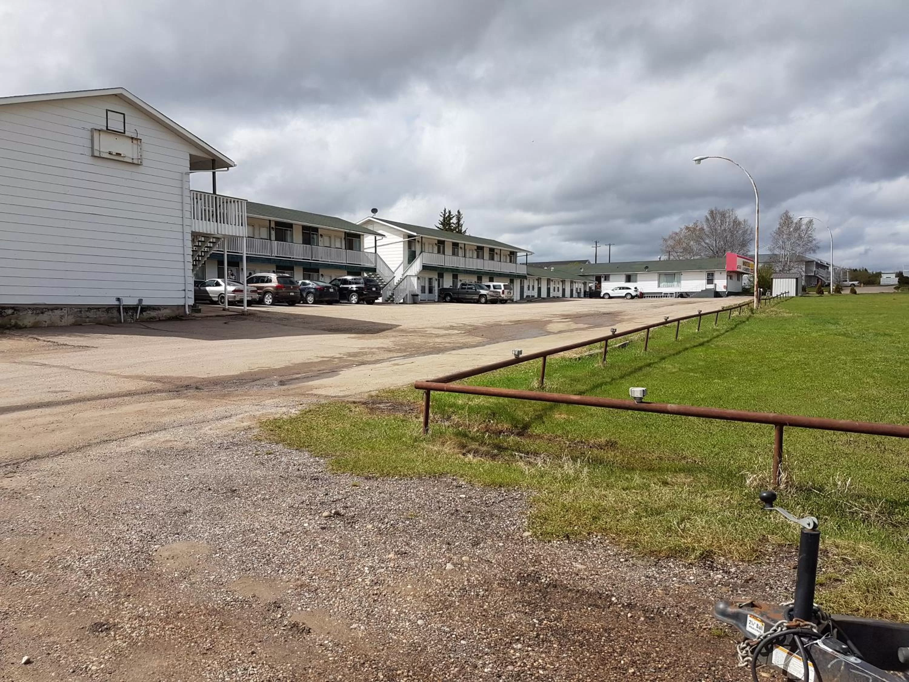 Property building in Elk Point Motel & RV Park