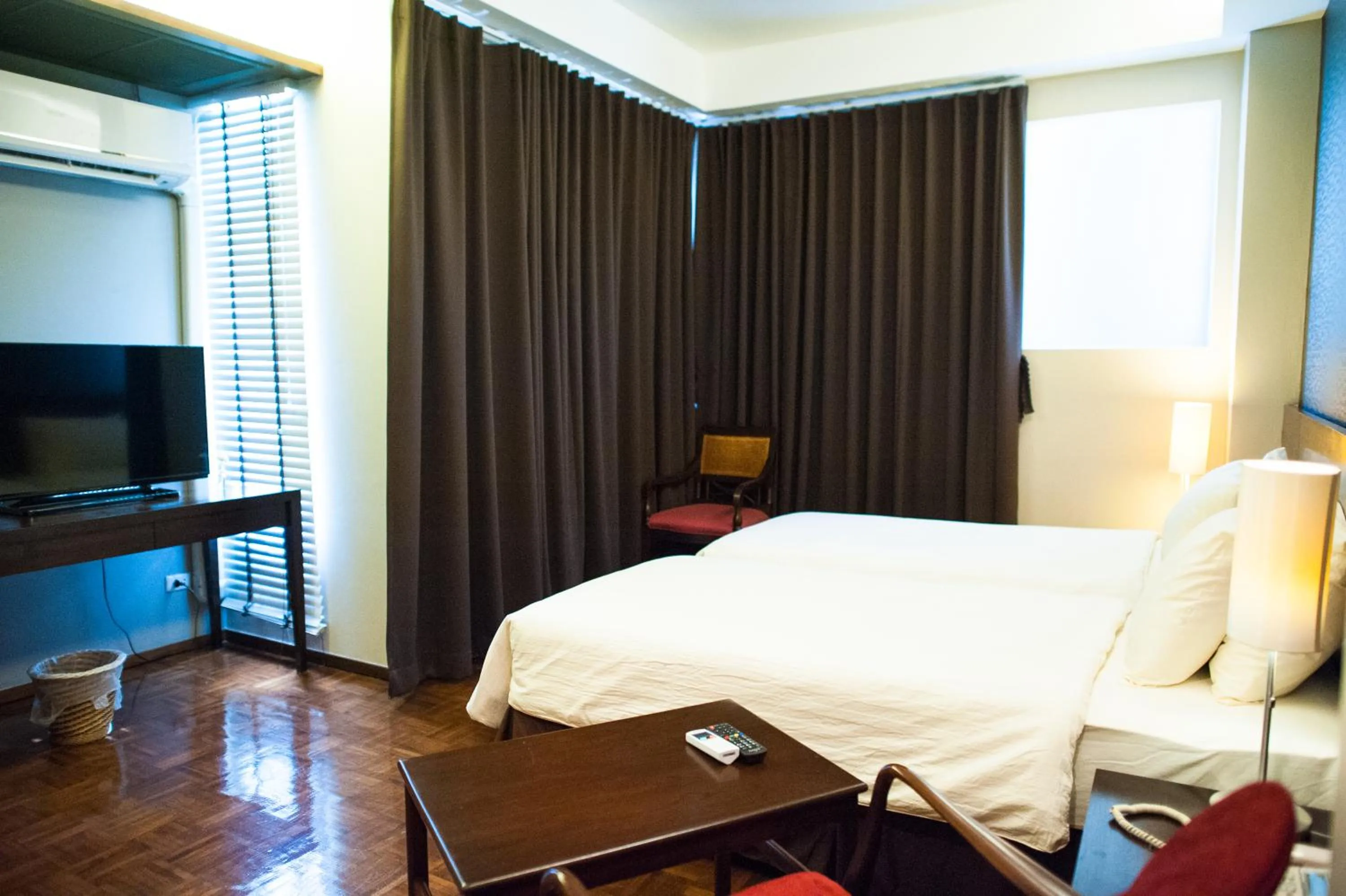 Bedroom, Bed in Baansilom Soi 3