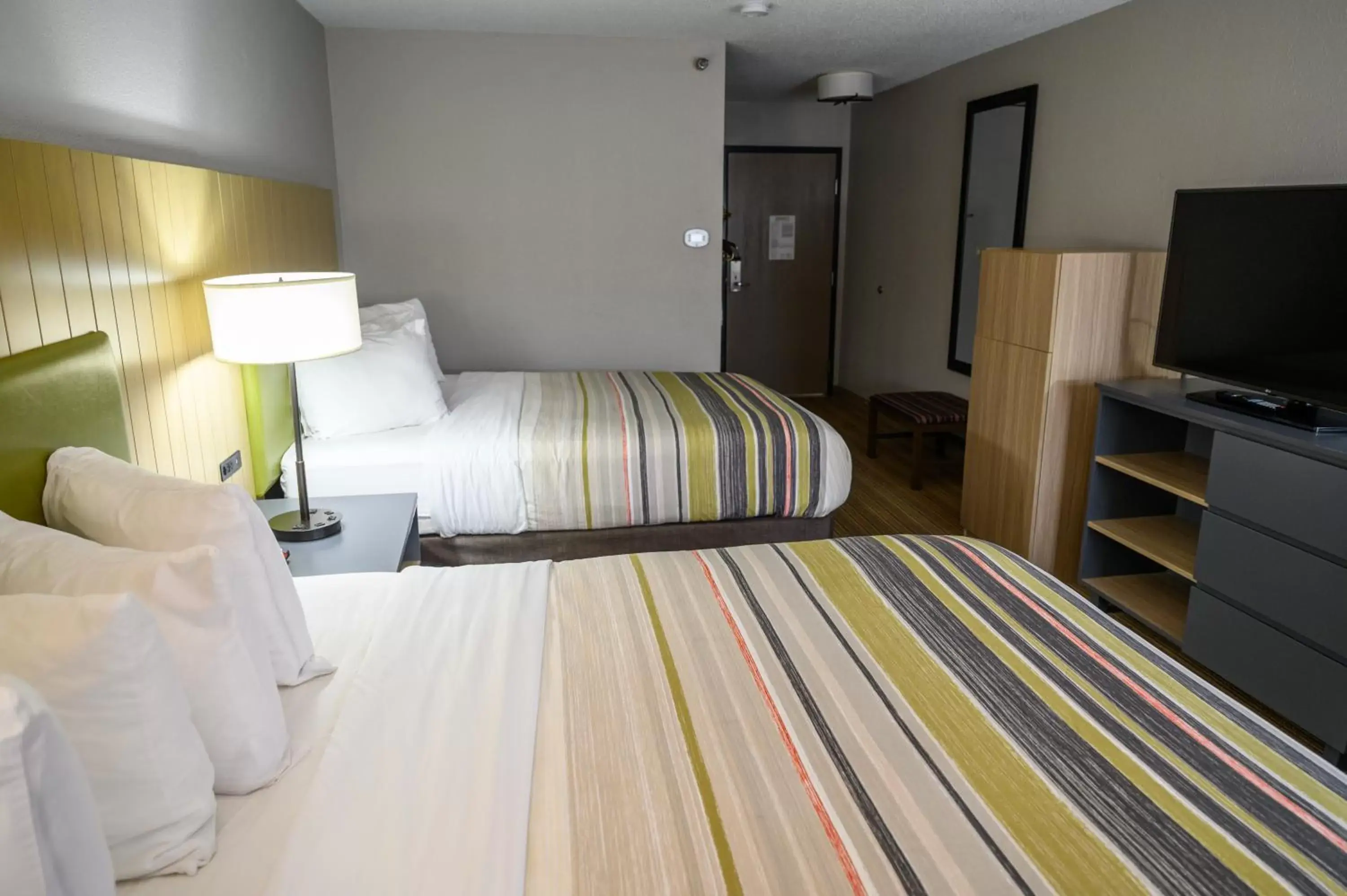 Bed in Country Inn & Suites by Radisson, Greenfield, IN