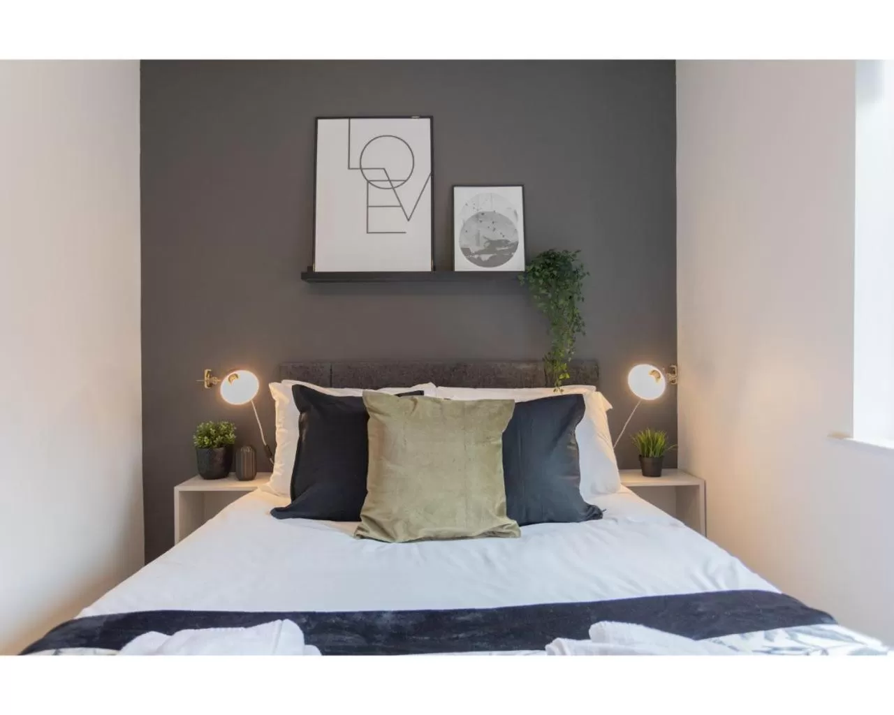 Bedroom, Bed in Central Belfast Apartments Camden Street