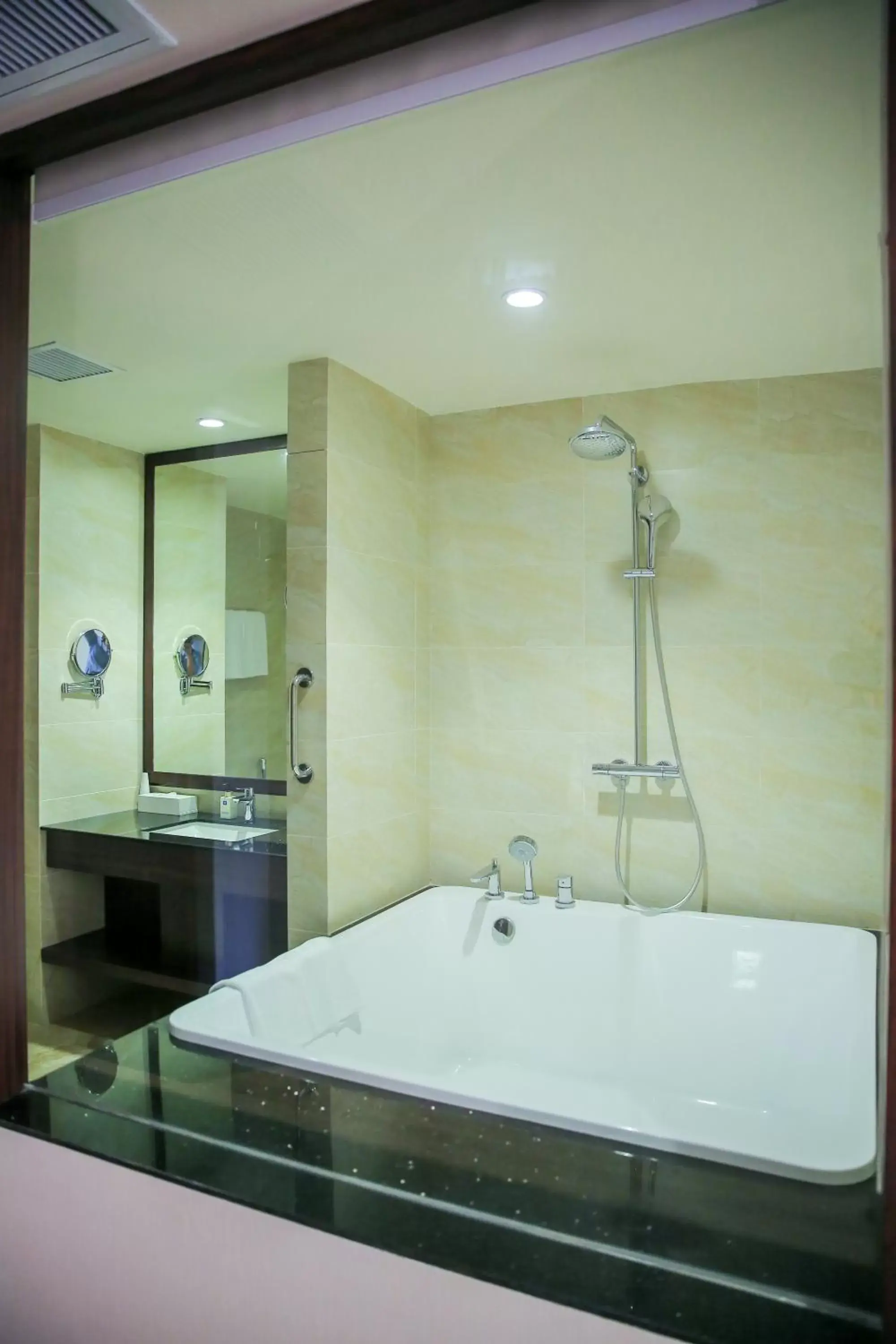 Bathroom in Wyndham Legend Halong