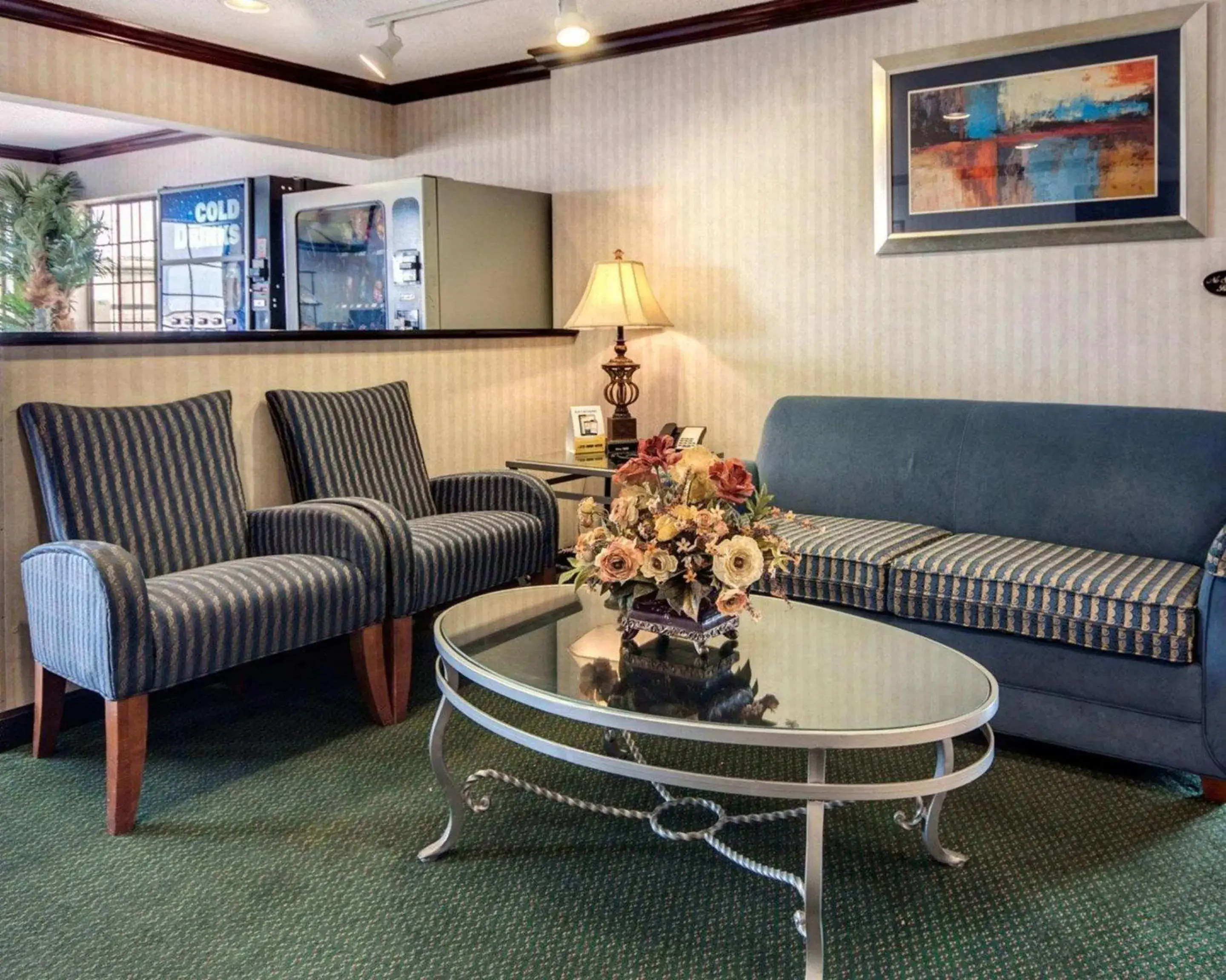 Lobby or reception, Seating Area in Econo Lodge Inn & Suites